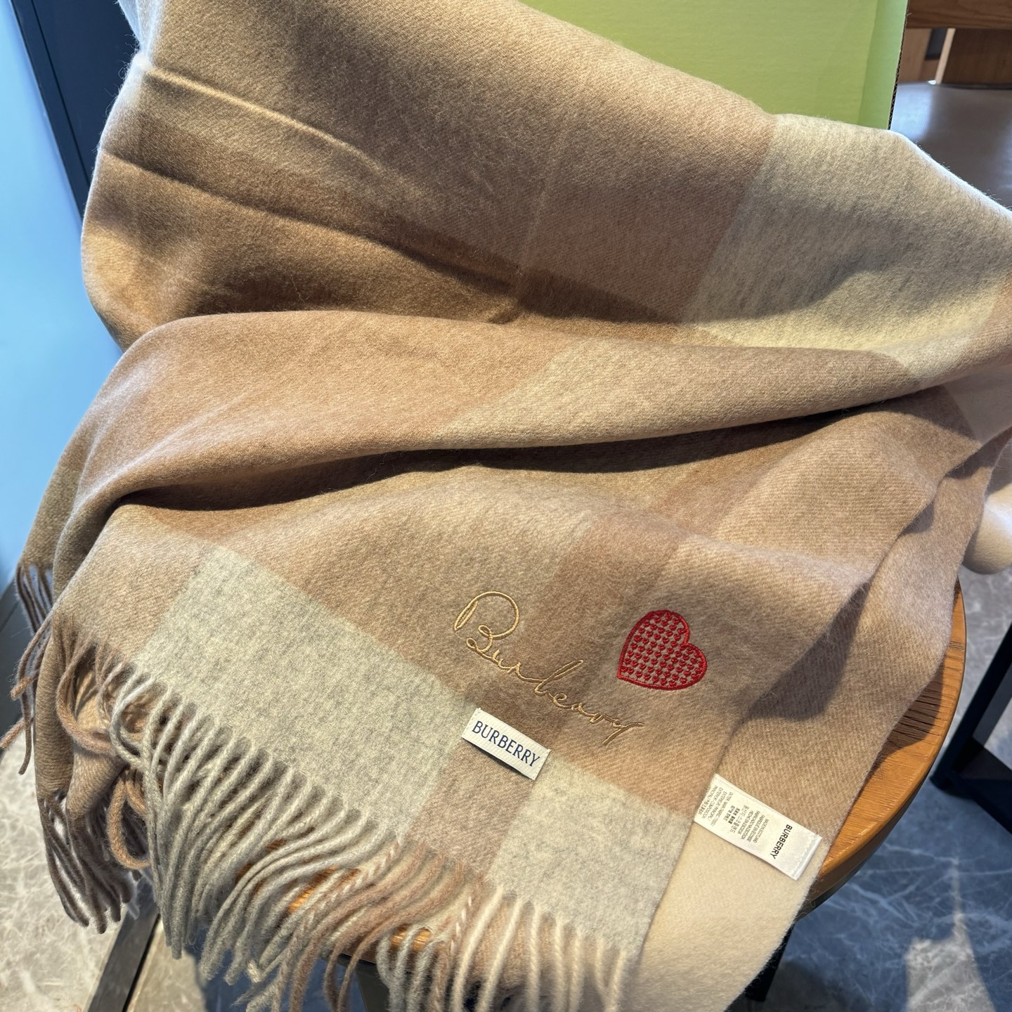 🆕Burberry ·巴宝莉爱心款💗❗️大B家新品围巾披肩‮磅重‬来了❗️bur原单殿堂‮皇级‬室最新款