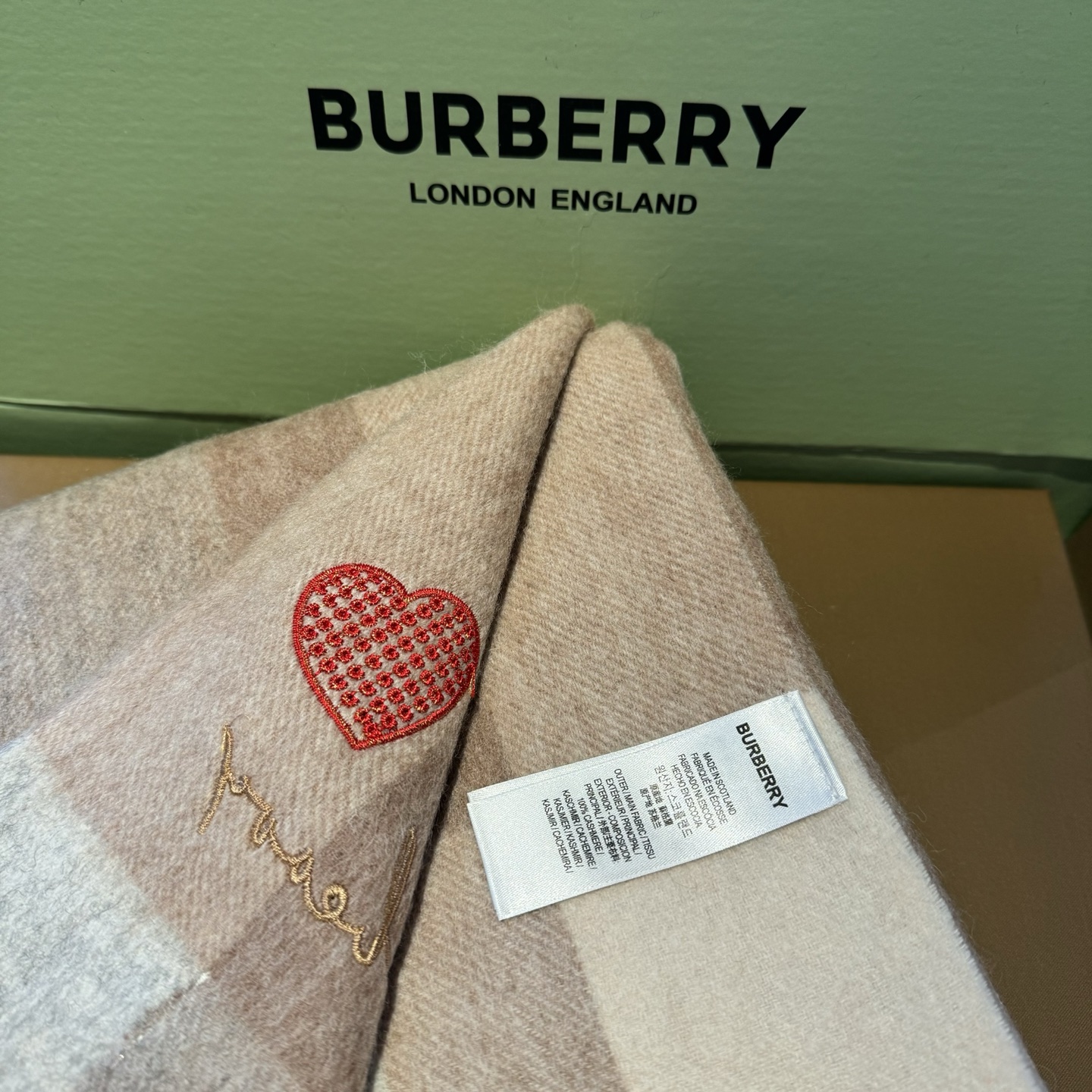 🆕Burberry ·巴宝莉爱心款💗❗️大B家新品围巾披肩‮磅重‬来了❗️bur原单殿堂‮皇级‬室最新款