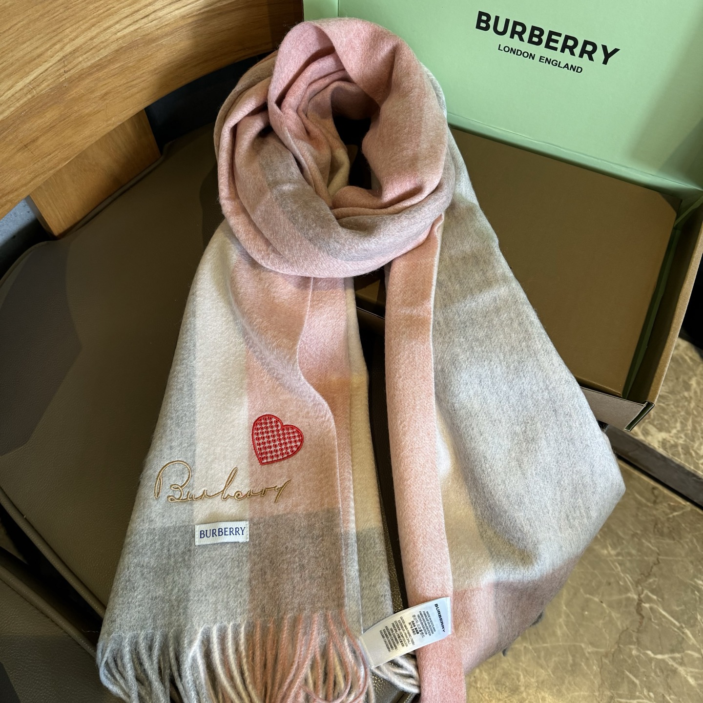 🆕Burberry ·巴宝莉爱心款💗❗️大B家新品围巾披肩‮磅重‬来了❗️bur原单殿堂‮皇级‬室最新款