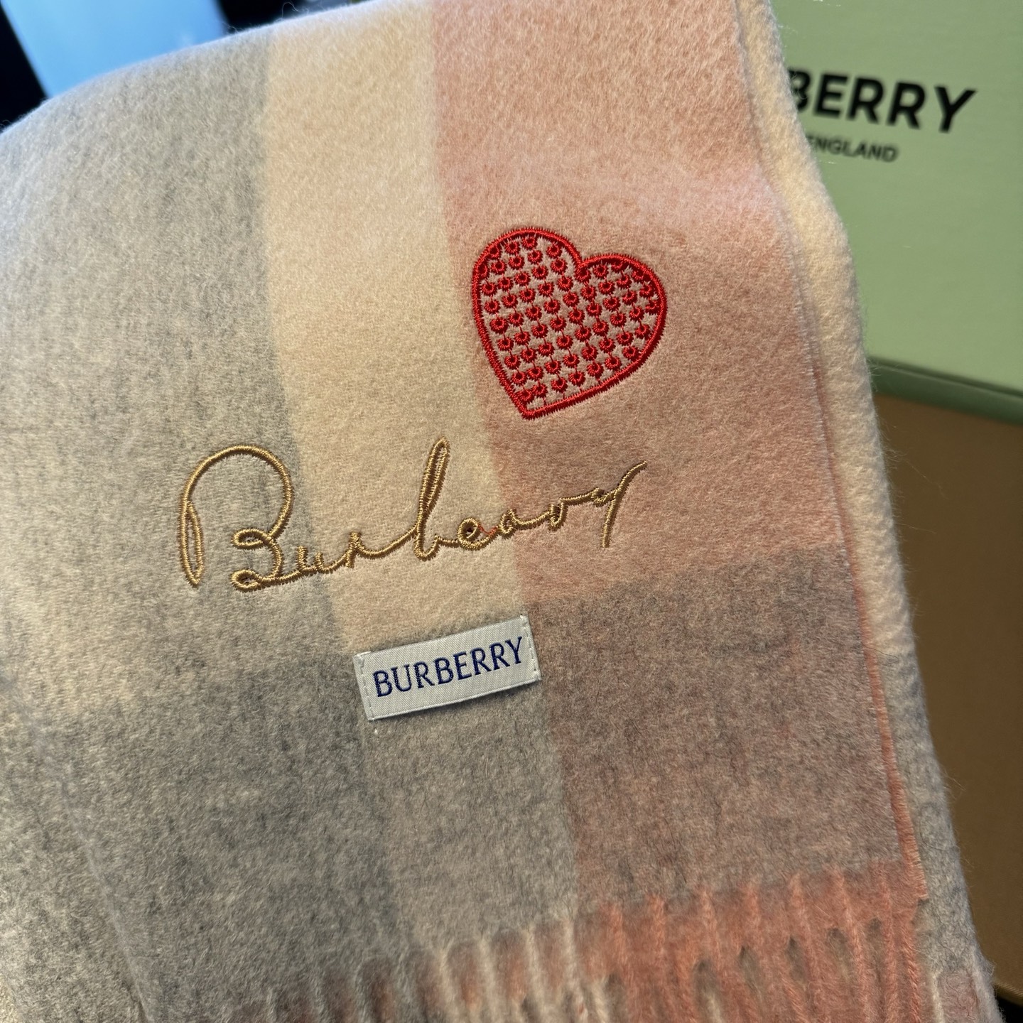 🆕Burberry ·巴宝莉爱心款💗❗️大B家新品围巾披肩‮磅重‬来了❗️bur原单殿堂‮皇级‬室最新款