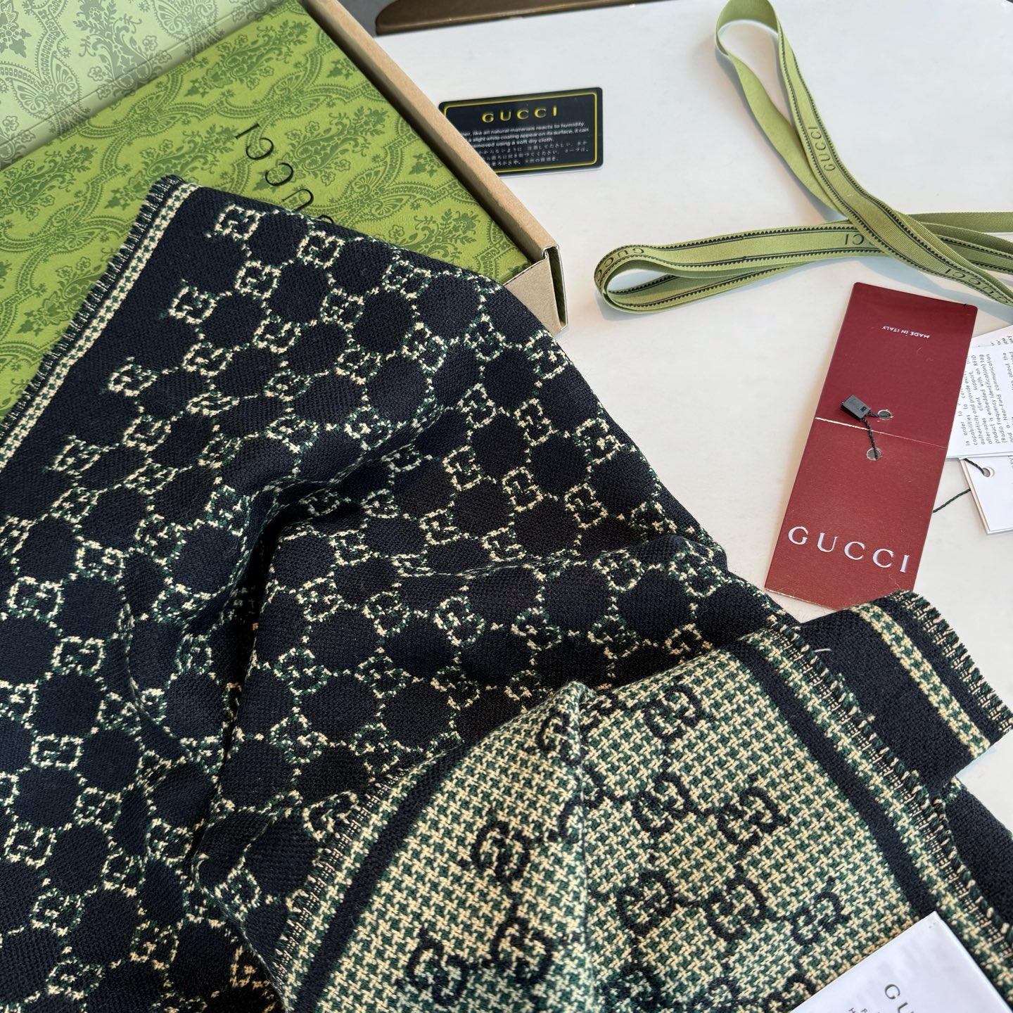 Gucci25新款金线编织围巾，很多细闪细闪的细节GUCCI【25新款GG羊毛围巾]GG羊毛围巾2025