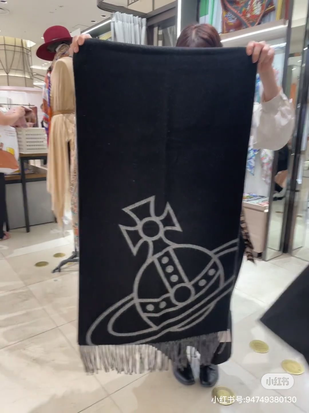 💟高品质到货！ 西太后超美新款双面围巾！超级推荐入手！质感好货！据说超难买哦！！做工非常精致，很有分量，