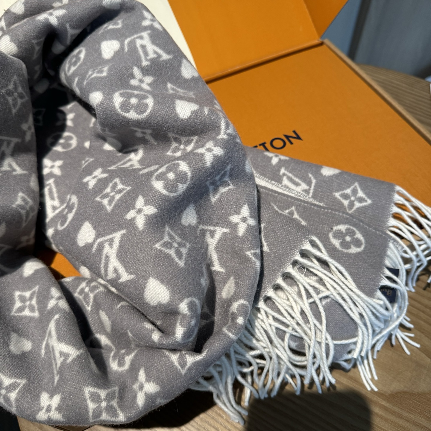 Lv高端版本上线 😍 各大网红明星同款Louis Vuitton 渠道独家特供大驴专柜款限定系列羊绒围巾