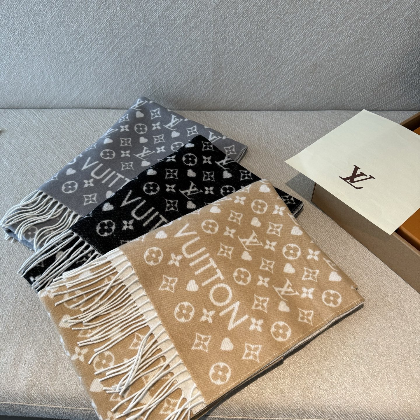 Lv高端版本上线 😍 各大网红明星同款Louis Vuitton 渠道独家特供大驴专柜款限定系列羊绒围巾