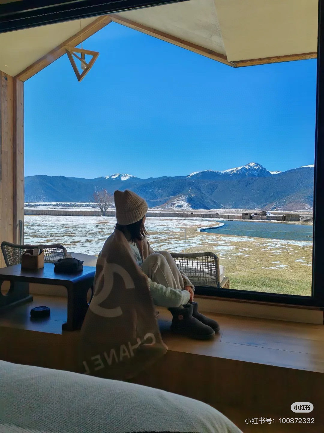 Chanel 美翻了[流泪]【大LOGO拼色长围巾]御用殿堂级极品小香!!新款专柜在售上身才会知道她的美