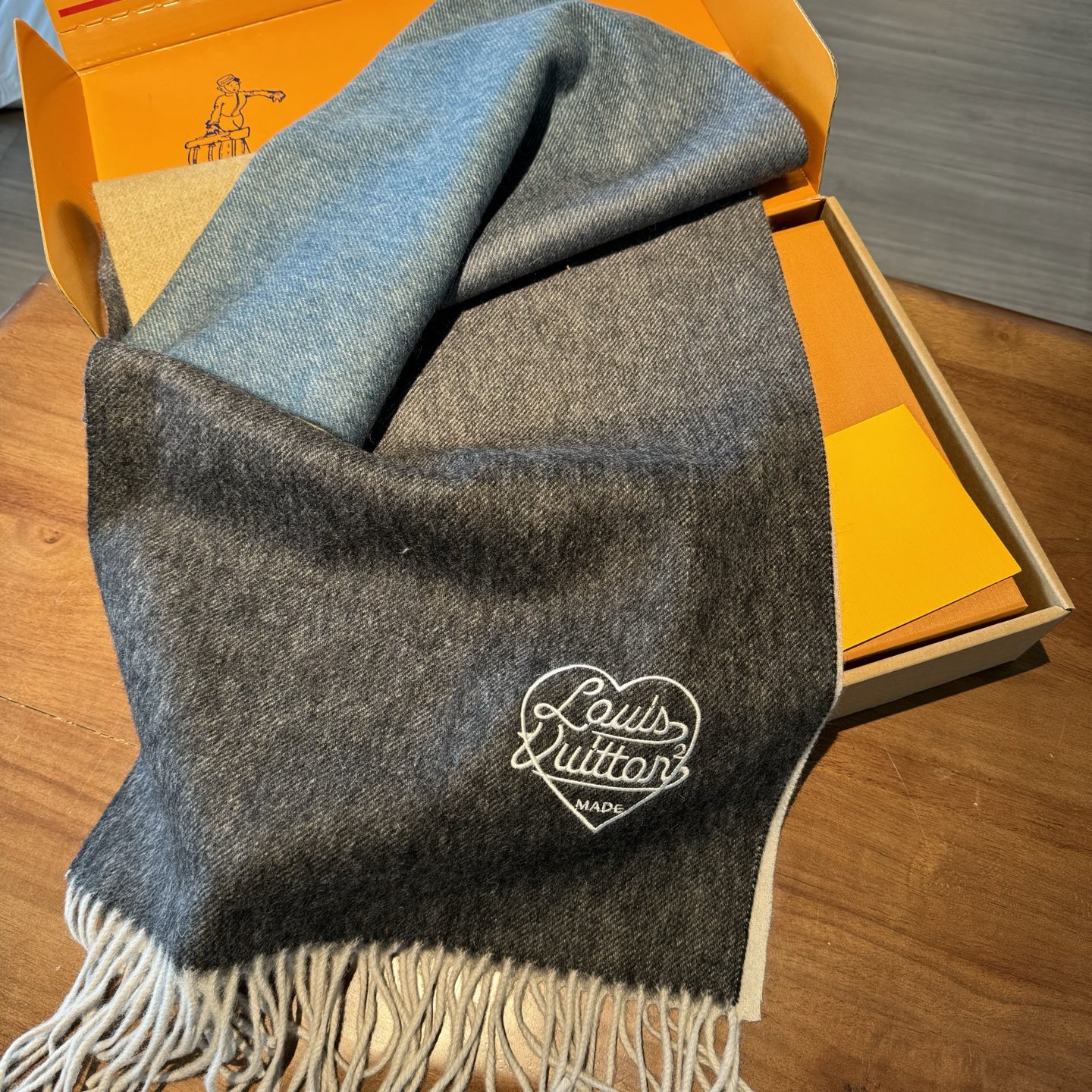 驴家专柜同步【双面渐变】渐变提花经典设计完美，若隐若现的lv标志，强烈推荐手慢无‼️【2021新色 质地