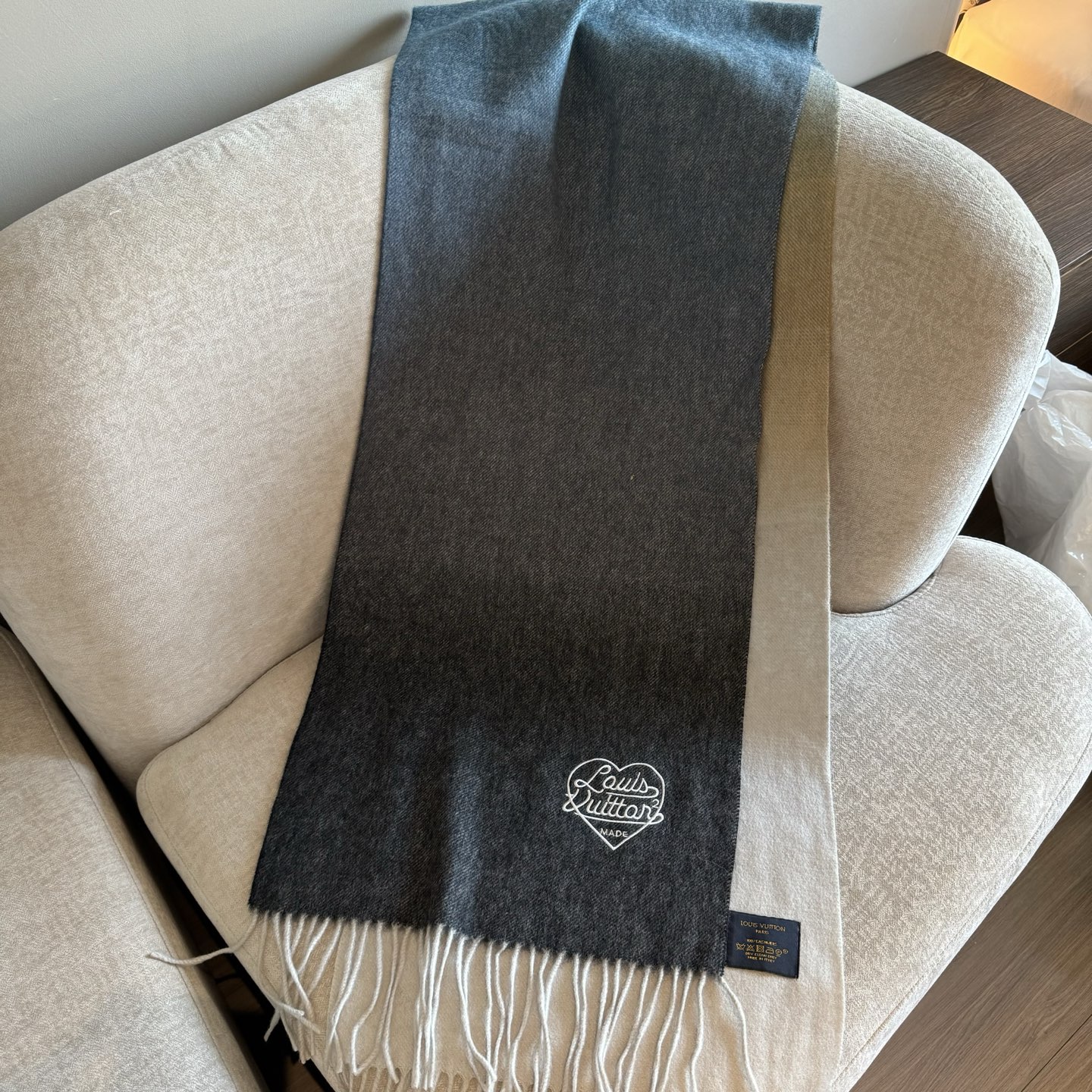 驴家专柜同步【双面渐变】渐变提花经典设计完美，若隐若现的lv标志，强烈推荐手慢无‼️【2021新色 质地