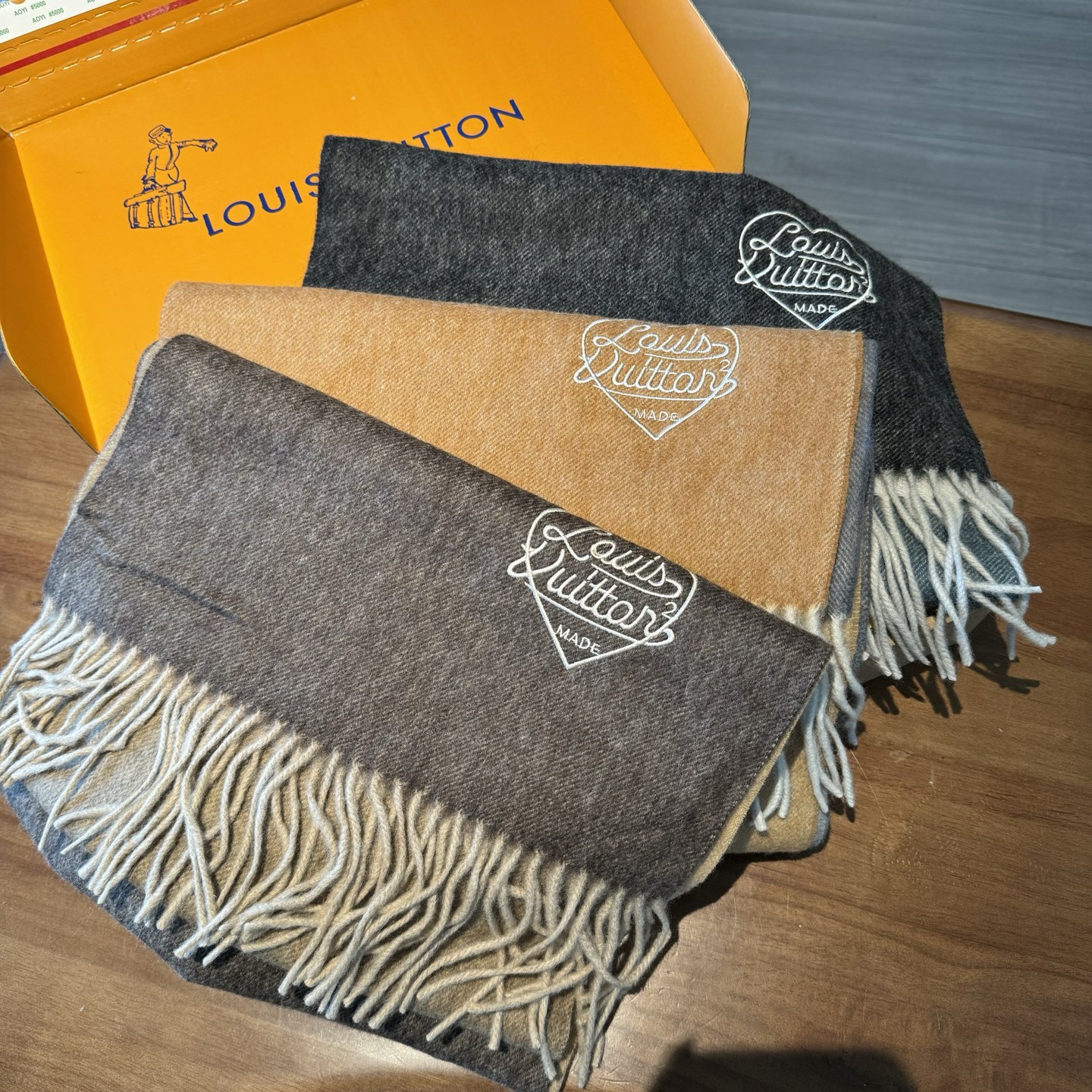 驴家专柜同步【双面渐变】渐变提花经典设计完美，若隐若现的lv标志，强烈推荐手慢无‼️【2021新色 质地