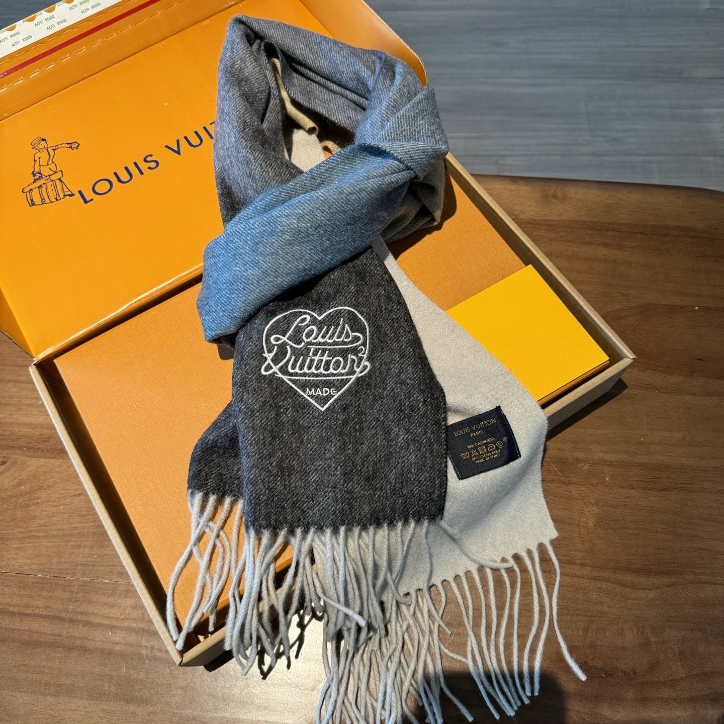 驴家专柜同步【双面渐变】渐变提花经典设计完美，若隐若现的lv标志，强烈推荐手慢无‼️【2021新色 质地