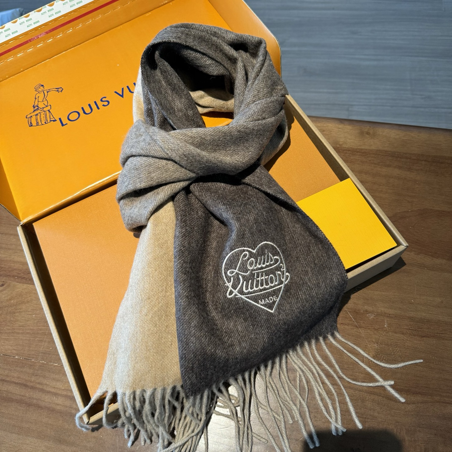 驴家专柜同步【双面渐变】渐变提花经典设计完美，若隐若现的lv标志，强烈推荐手慢无‼️【2021新色 质地