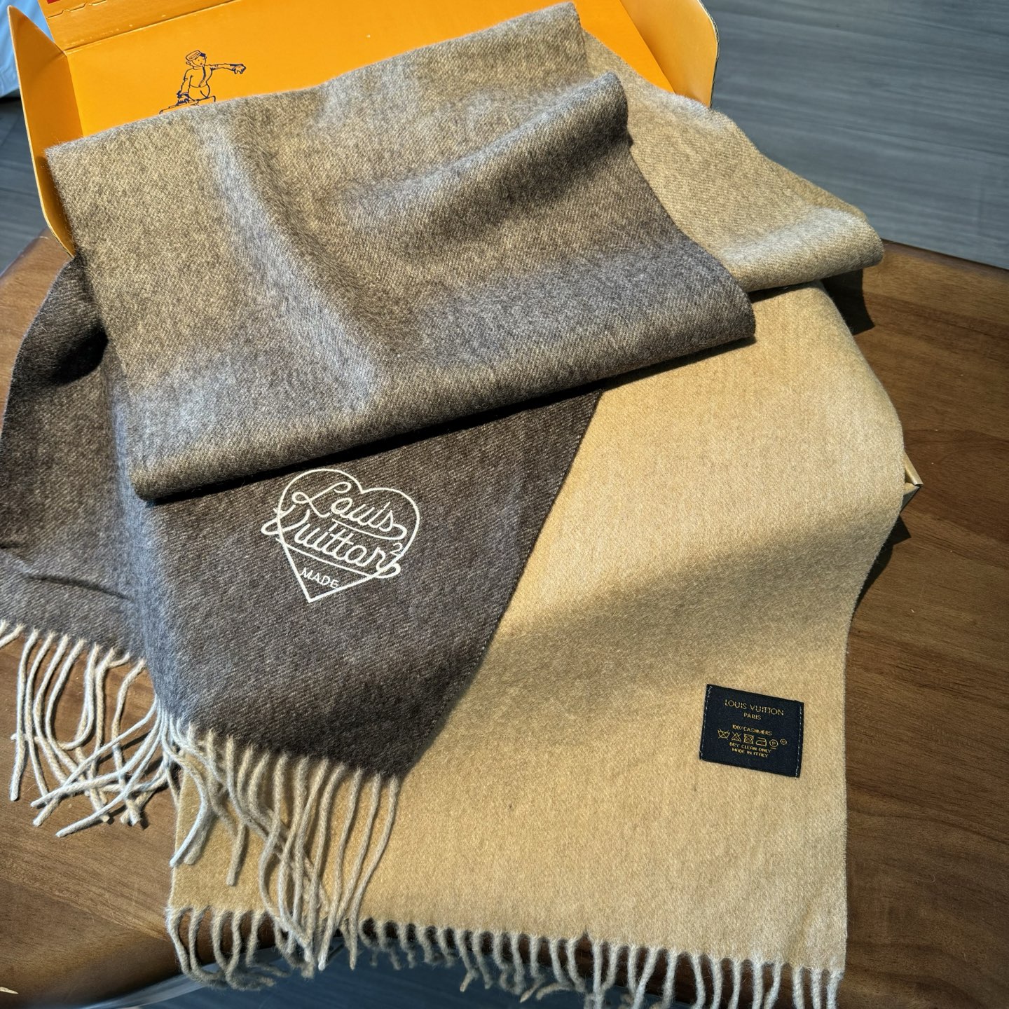 驴家专柜同步【双面渐变】渐变提花经典设计完美，若隐若现的lv标志，强烈推荐手慢无‼️【2021新色 质地