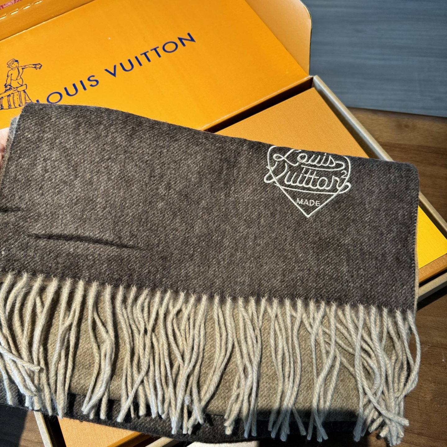 驴家专柜同步【双面渐变】渐变提花经典设计完美，若隐若现的lv标志，强烈推荐手慢无‼️【2021新色 质地