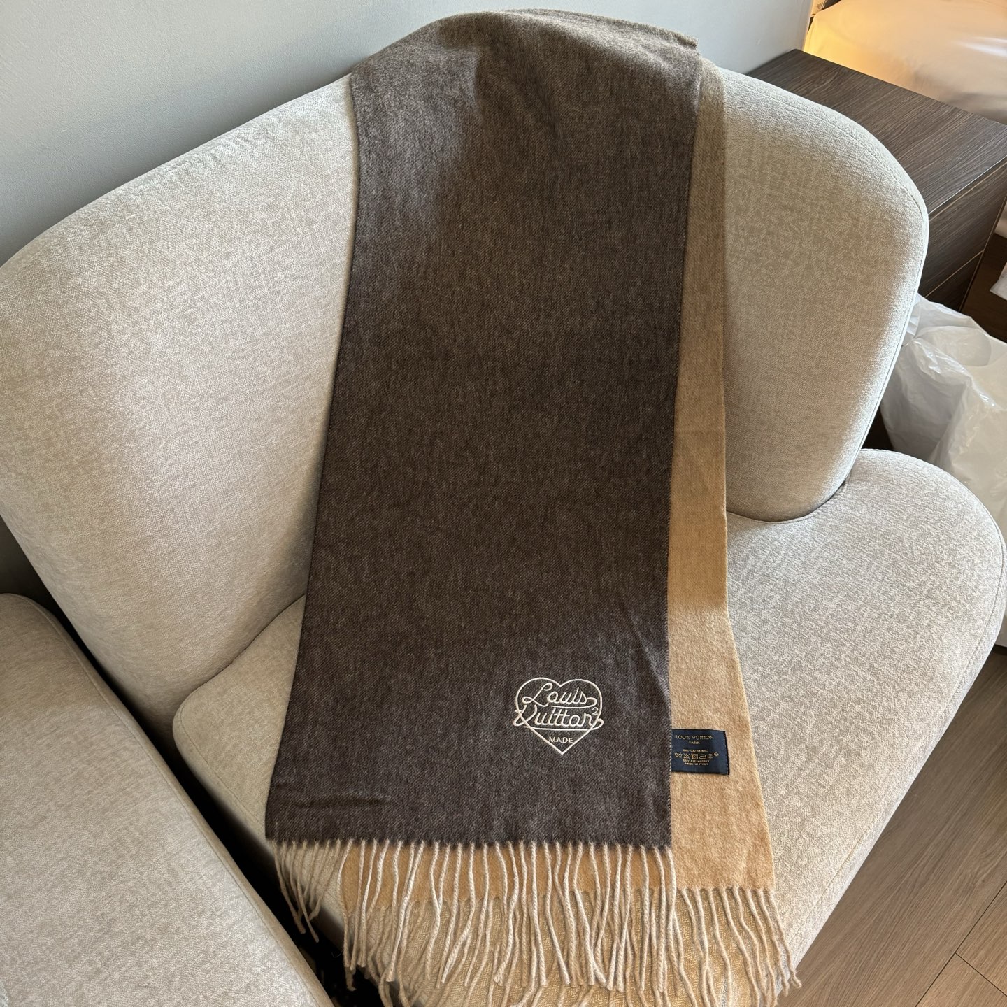 驴家专柜同步【双面渐变】渐变提花经典设计完美，若隐若现的lv标志，强烈推荐手慢无‼️【2021新色 质地