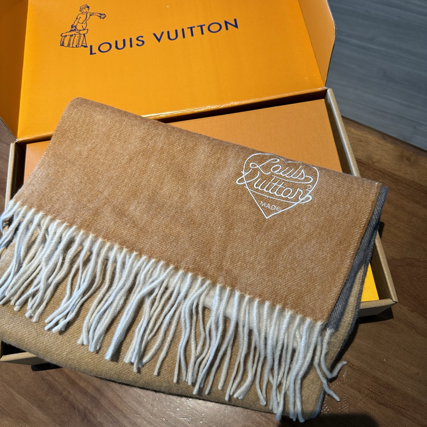 驴家专柜同步【双面渐变】渐变提花经典设计完美，若隐若现的lv标志，强烈推荐手慢无‼️【2021新色 质地