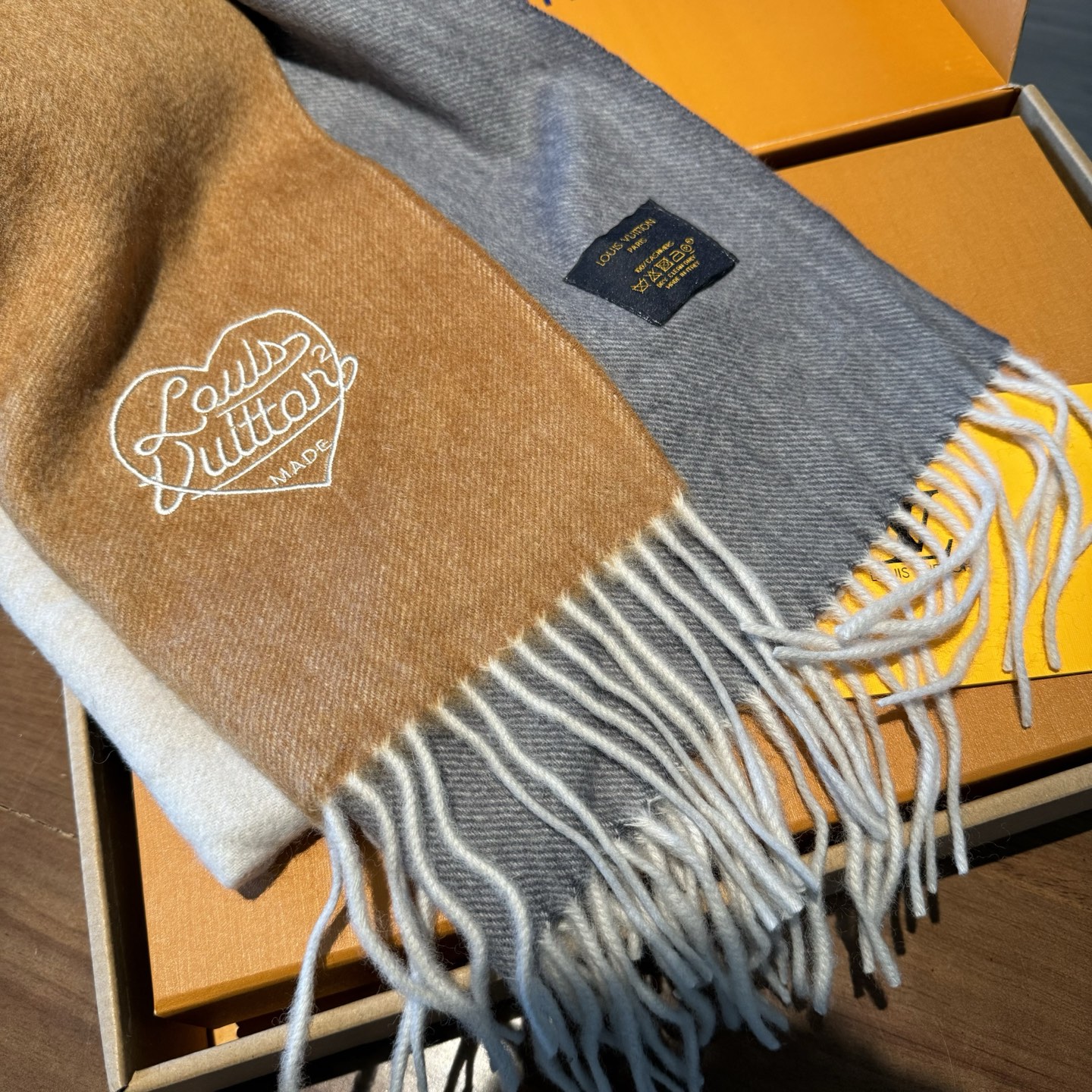 驴家专柜同步【双面渐变】渐变提花经典设计完美，若隐若现的lv标志，强烈推荐手慢无‼️【2021新色 质地