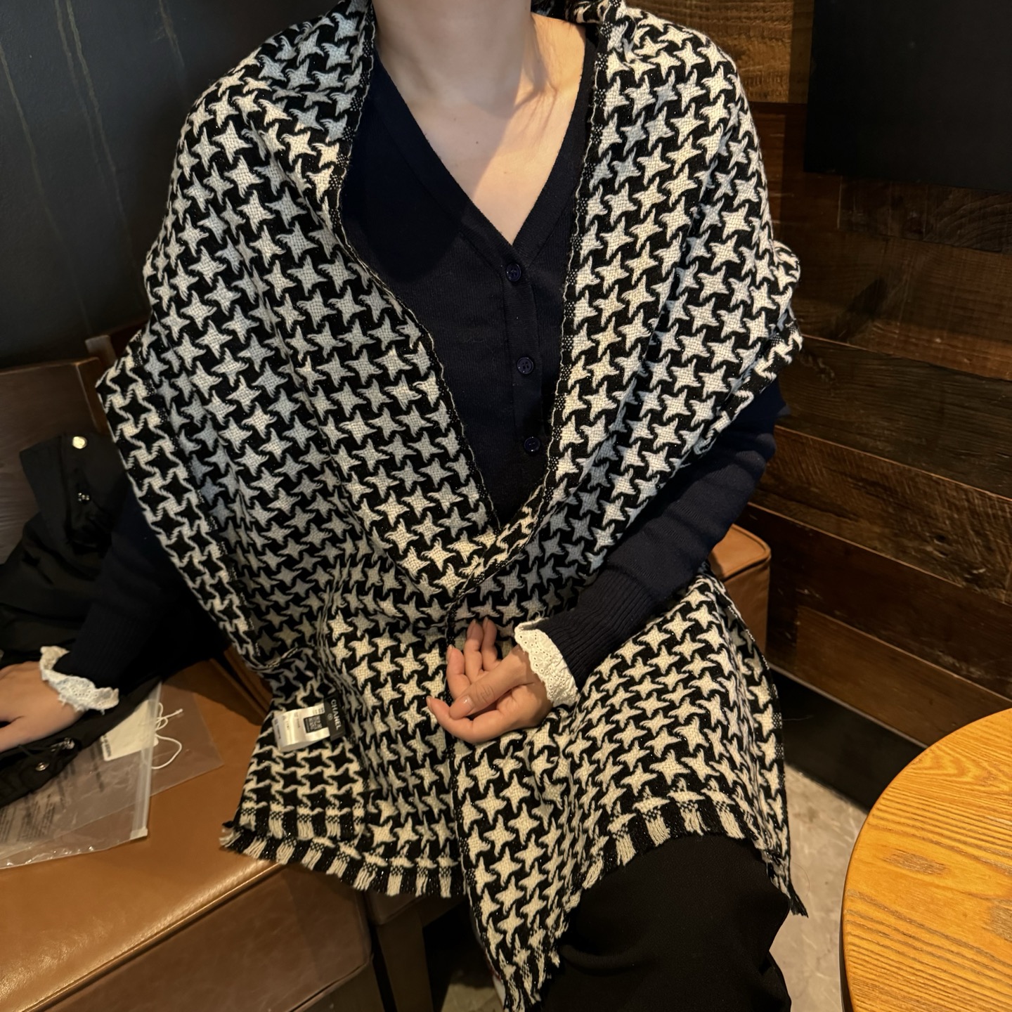 💞✨Chanel 千鸟格刺绣围巾披肩时尚奢华品质上乘✨客供合资订纺的羊绒纱线，超级难得一见的❗️送人自用