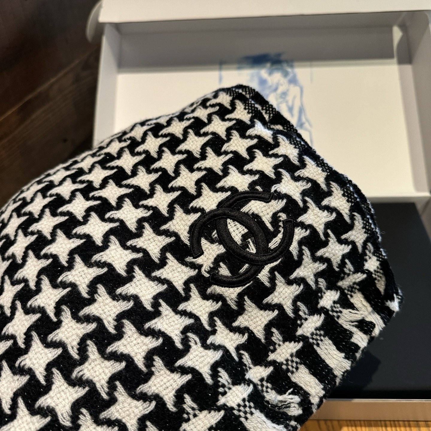 💞✨Chanel 千鸟格刺绣围巾披肩时尚奢华品质上乘✨客供合资订纺的羊绒纱线，超级难得一见的❗️送人自用