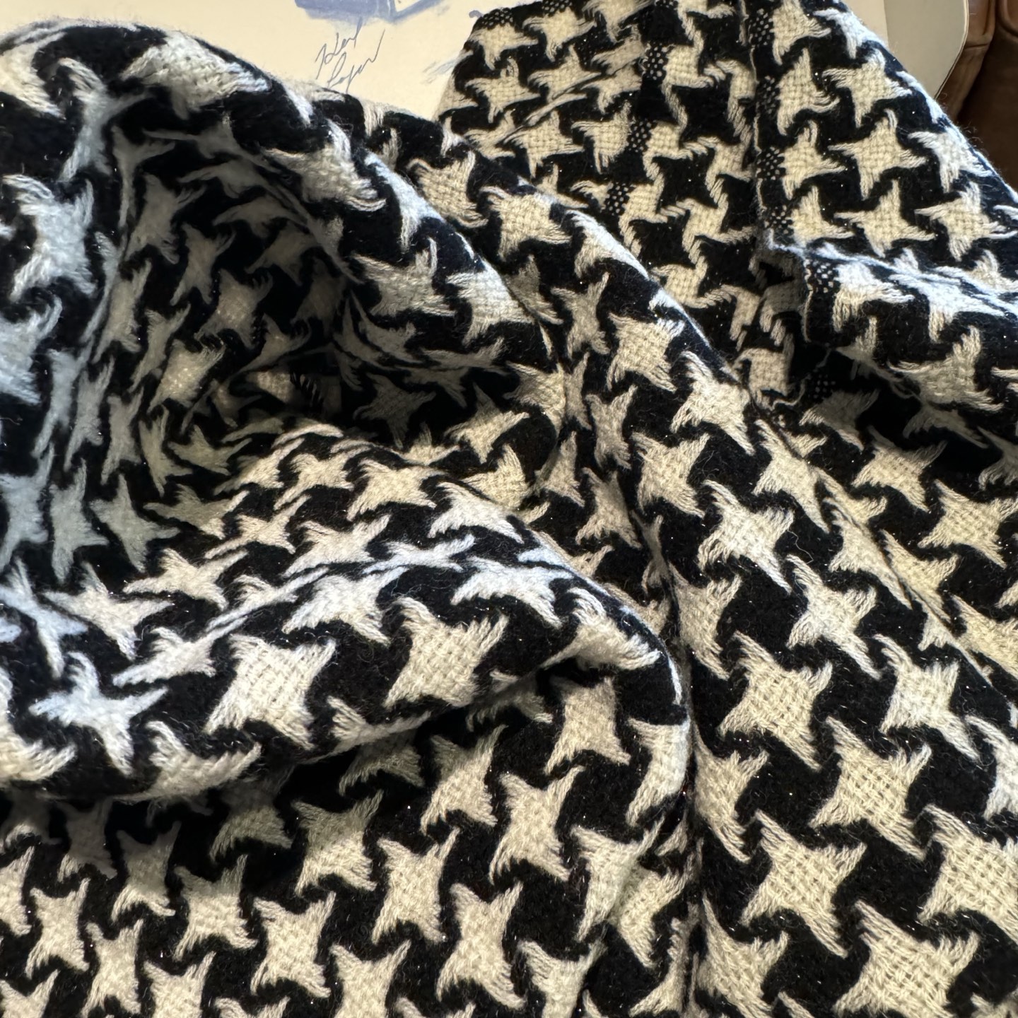 💞✨Chanel 千鸟格刺绣围巾披肩时尚奢华品质上乘✨客供合资订纺的羊绒纱线，超级难得一见的❗️送人自用