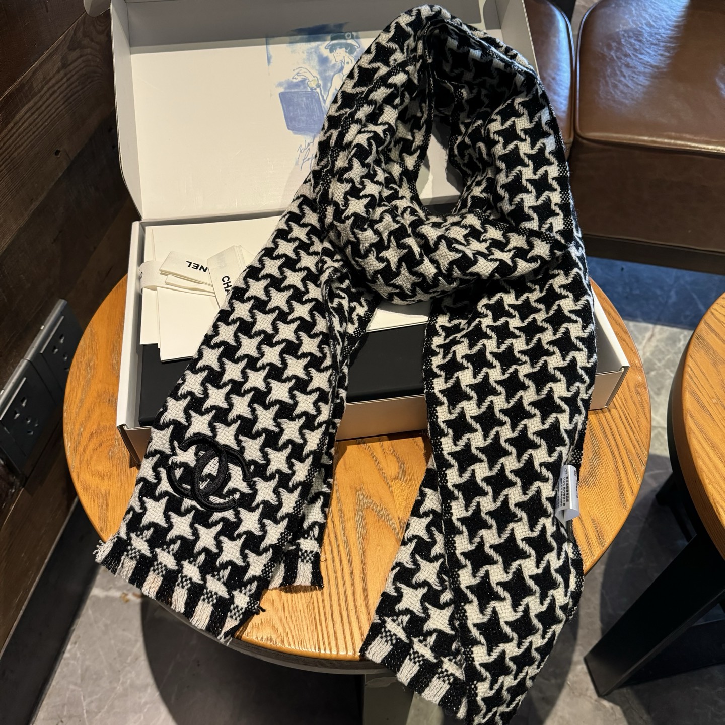 💞✨Chanel 千鸟格刺绣围巾披肩时尚奢华品质上乘✨客供合资订纺的羊绒纱线，超级难得一见的❗️送人自用
