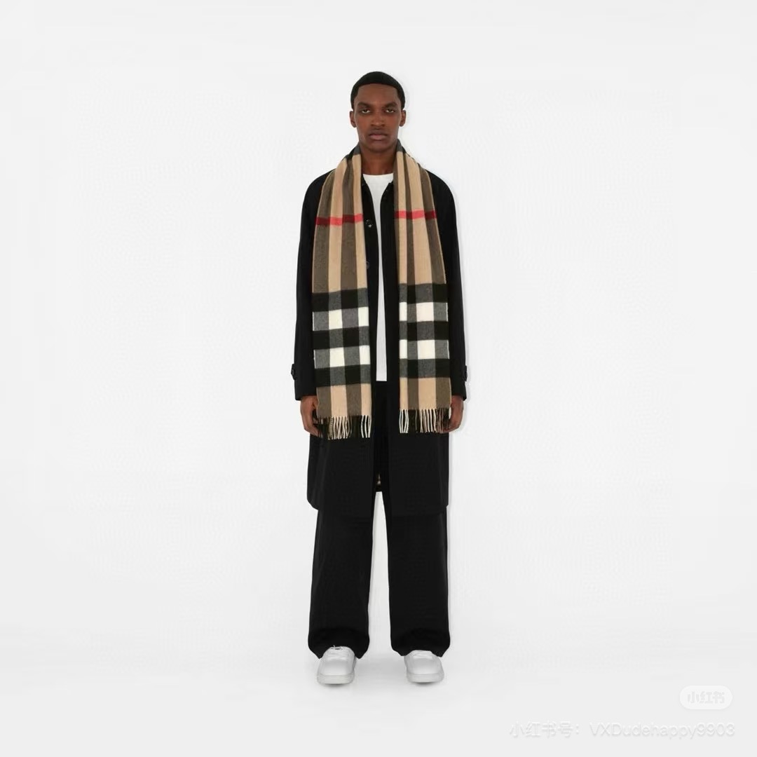 【经典大格子围巾】跑量神款 没有之一‼‼‼超级好手感 不要质疑他的品质 完全是为了回馈客户‼‼ 不满意无