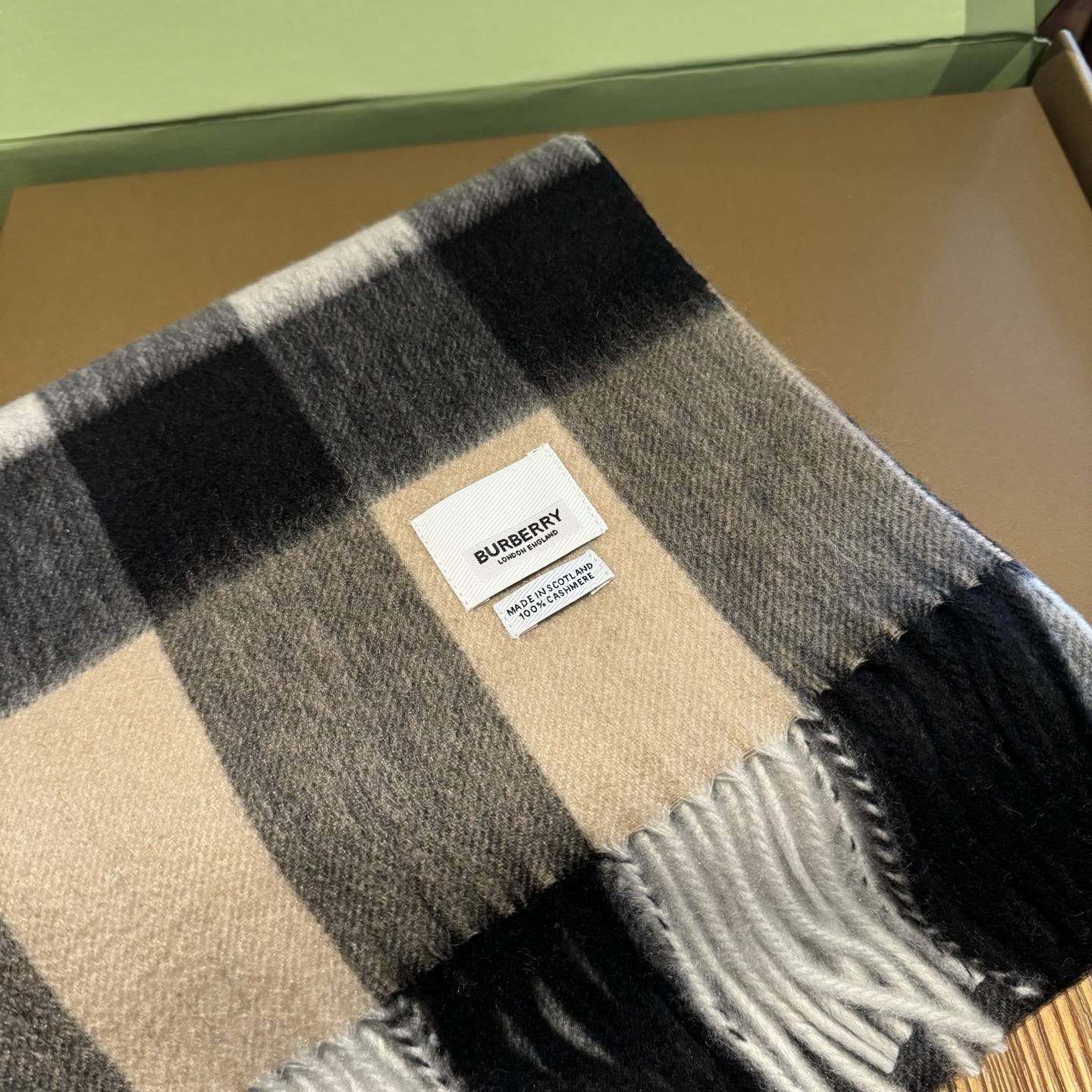 【经典大格子围巾】跑量神款 没有之一‼‼‼超级好手感 不要质疑他的品质 完全是为了回馈客户‼‼ 不满意无