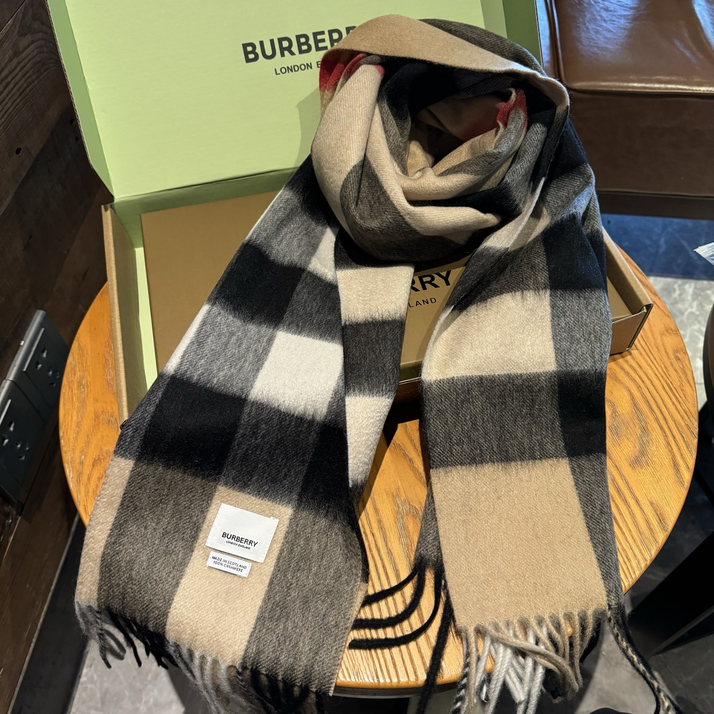 【经典大格子围巾】跑量神款 没有之一‼‼‼超级好手感 不要质疑他的品质 完全是为了回馈客户‼‼ 不满意无