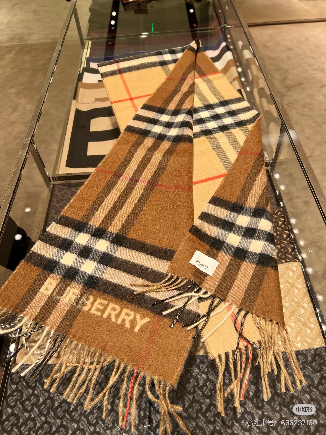 📦Burberry❗️这才叫真正的家属福利‼️B家这款男士羊绒的面料非常满意~手感真的好到不行‼️寒冬贴