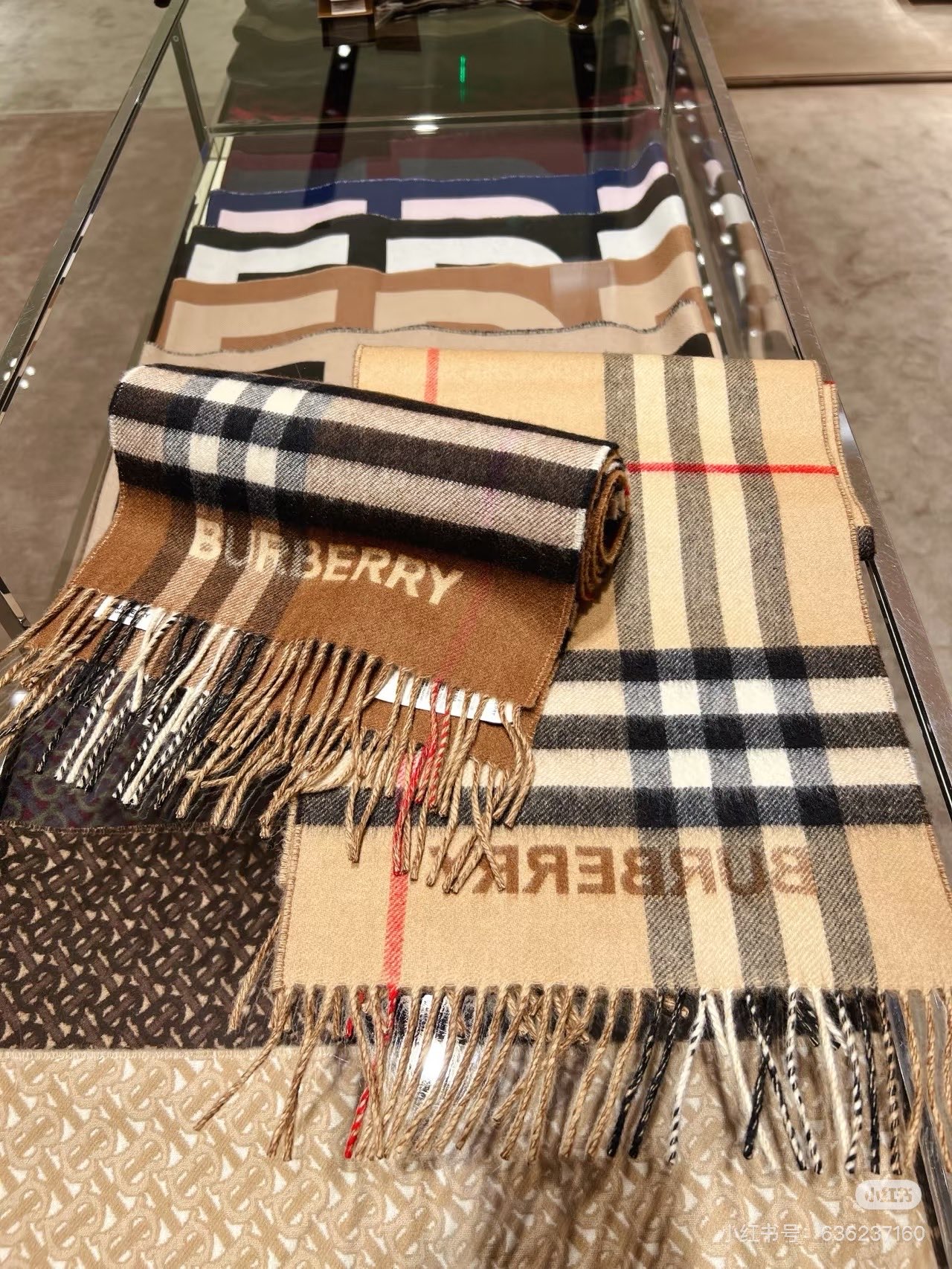 📦Burberry❗️这才叫真正的家属福利‼️B家这款男士羊绒的面料非常满意~手感真的好到不行‼️寒冬贴
