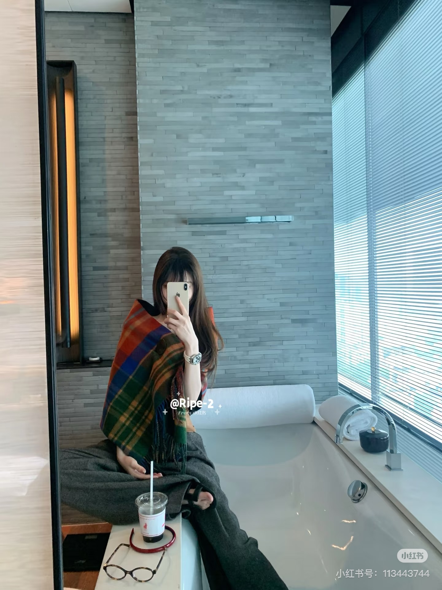 到货‼️ 𝐕𝐢𝐯𝐢𝐞𝐧𝐧𝐞 𝐖𝐞𝐬𝐭𝐰𝐨𝐨𝐝🪐✨经典格子土星🪐格子斗篷披肩 vivienne westw