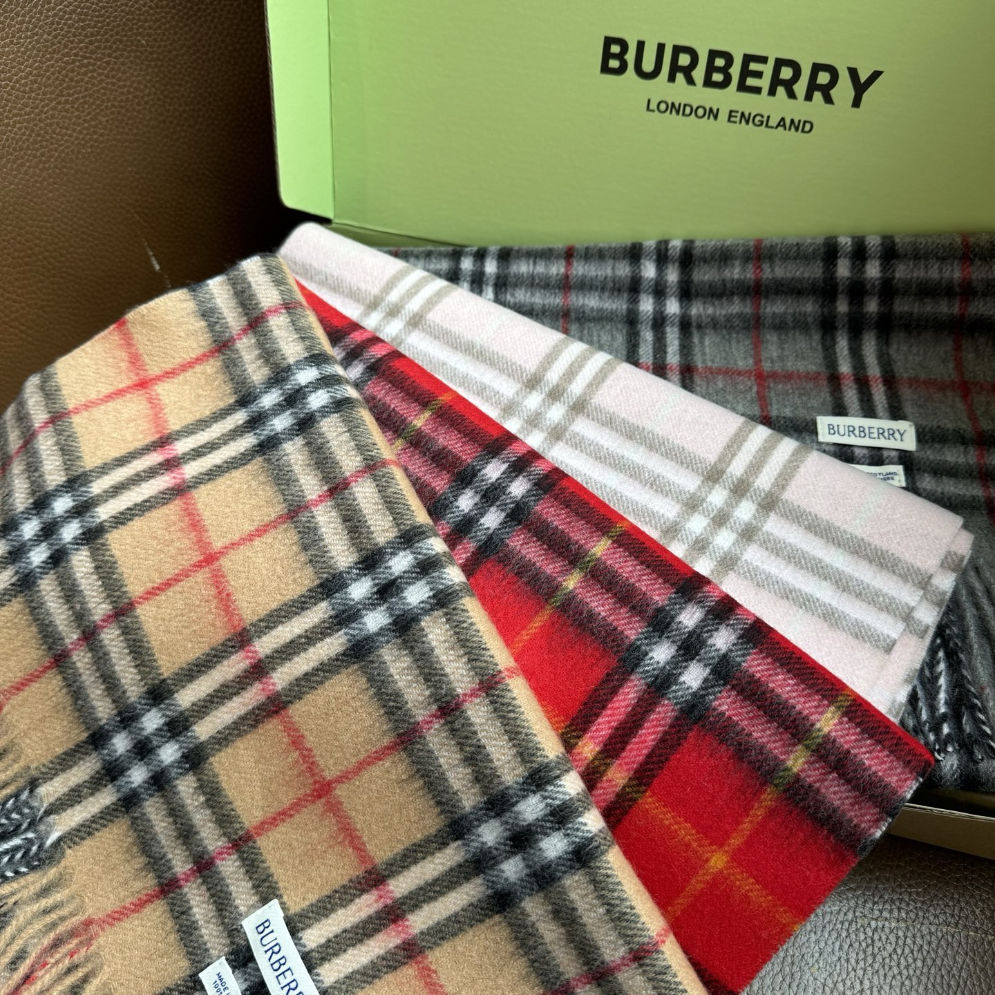 Burberry Burberry圣诞款羊绒版本金婧 张婧仪 周洁琼同款围巾新年福利苏格兰大红格围巾