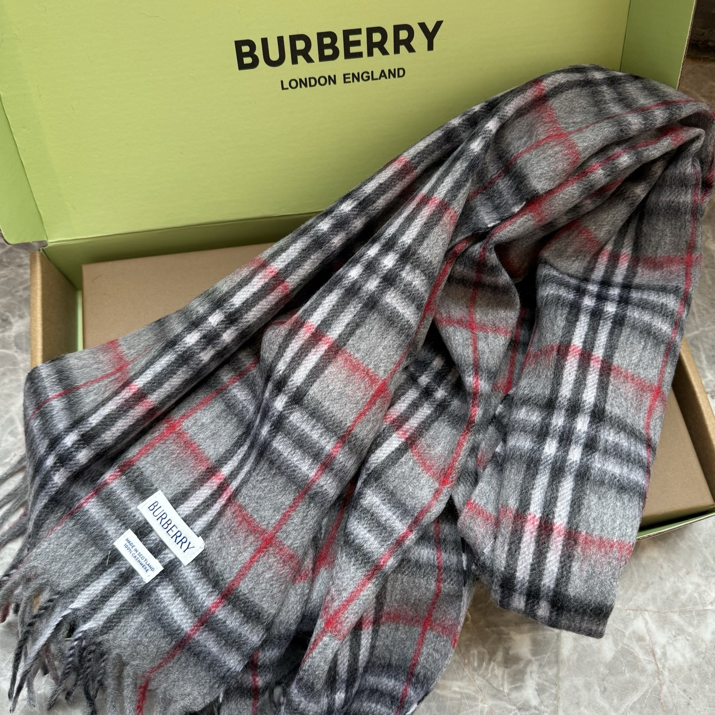 Burberry Burberry圣诞款羊绒版本金婧 张婧仪 周洁琼同款围巾新年福利苏格兰大红格围巾