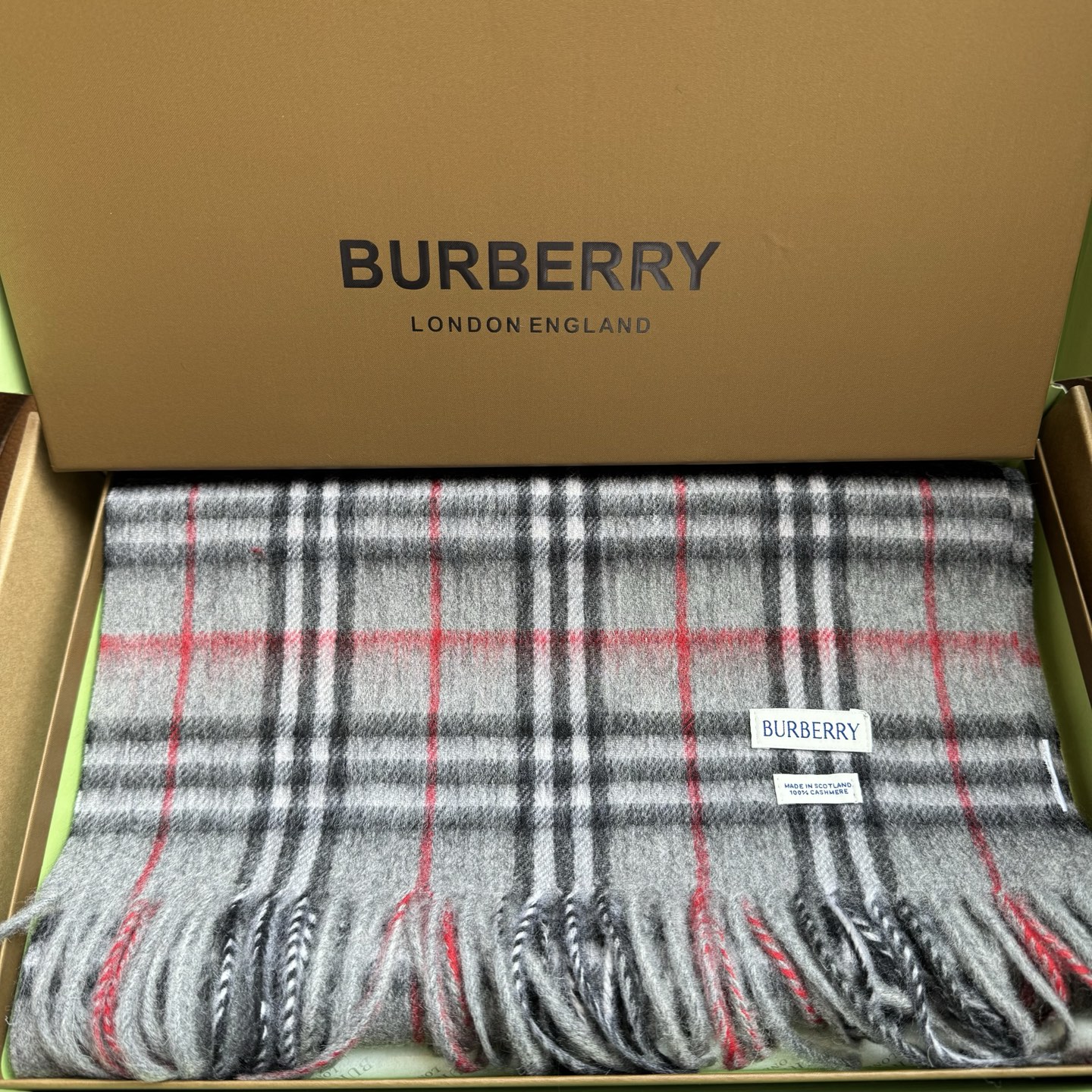 Burberry Burberry圣诞款羊绒版本金婧 张婧仪 周洁琼同款围巾新年福利苏格兰大红格围巾