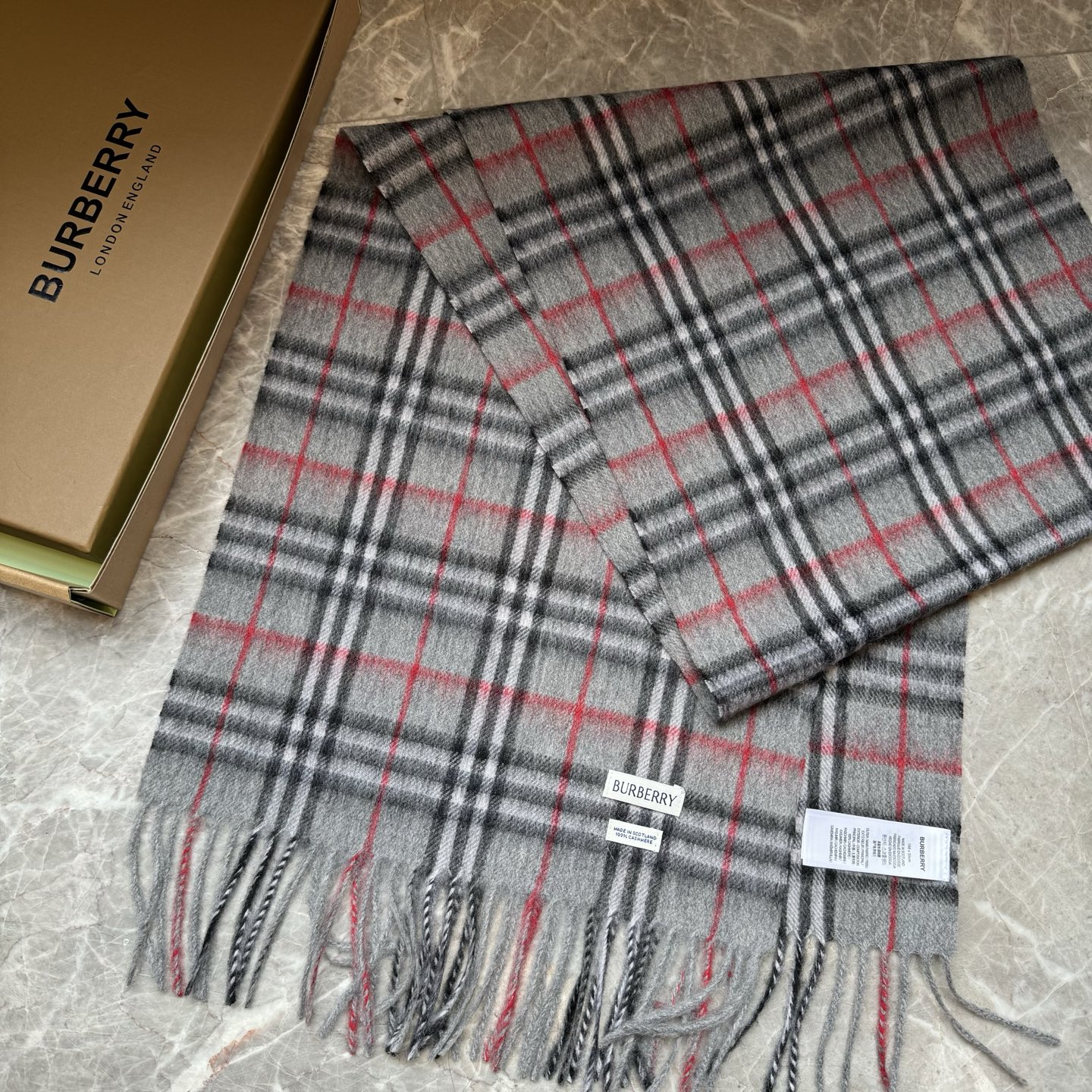 Burberry Burberry圣诞款羊绒版本金婧 张婧仪 周洁琼同款围巾新年福利苏格兰大红格围巾