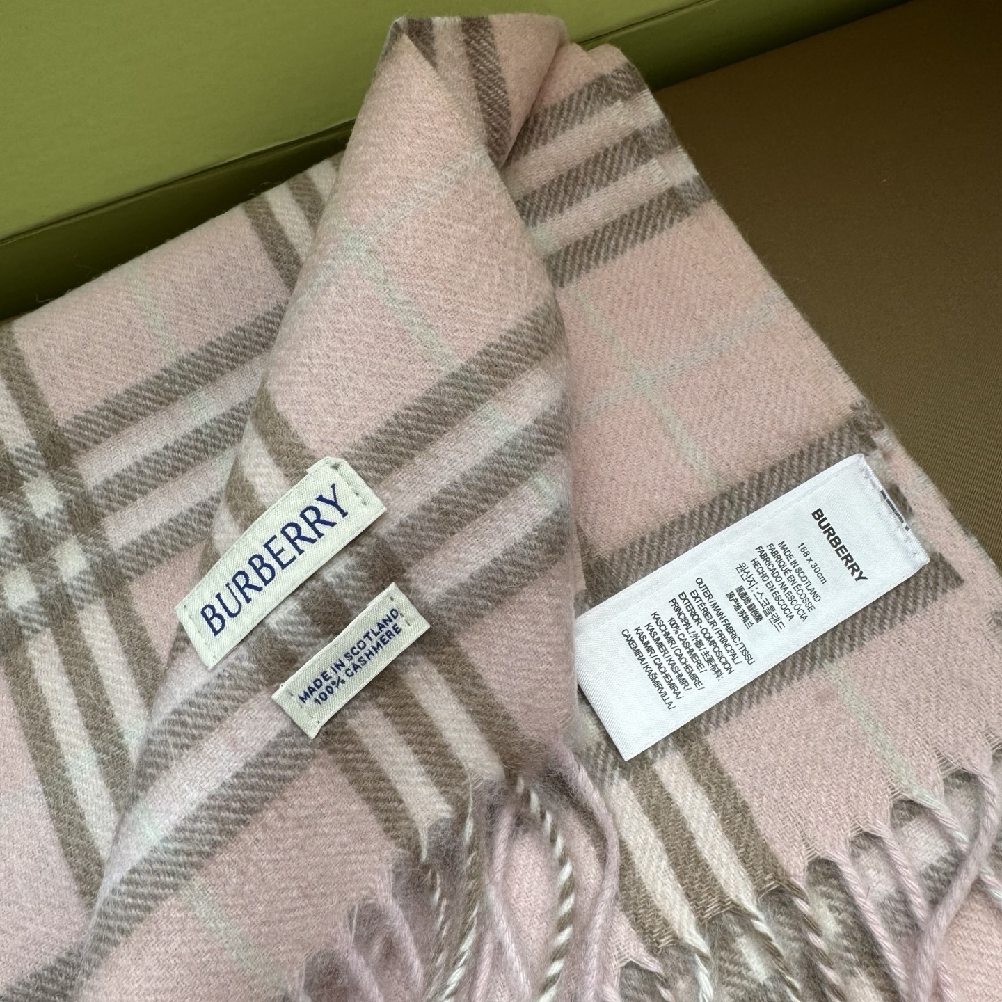 Burberry Burberry圣诞款羊绒版本金婧 张婧仪 周洁琼同款围巾新年福利苏格兰大红格围巾