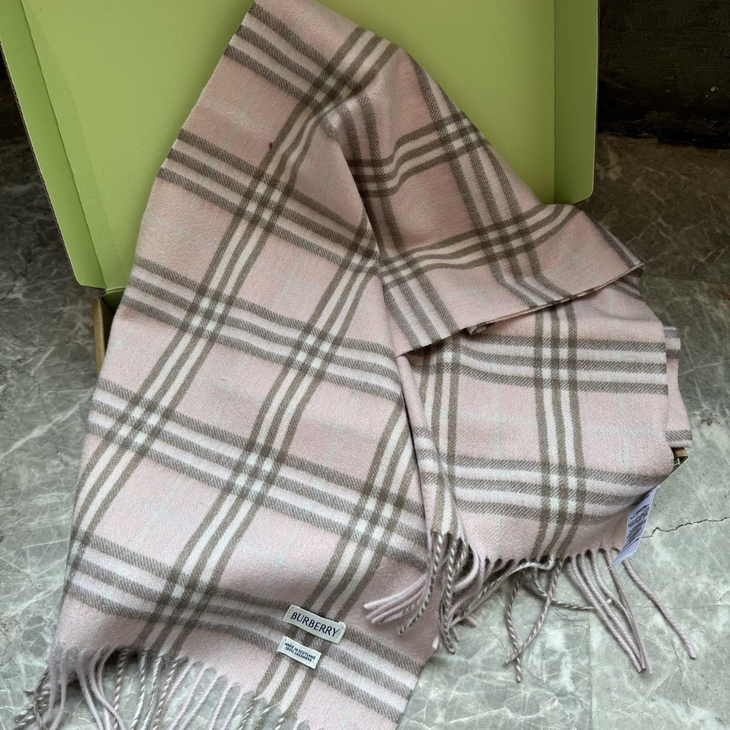 Burberry Burberry圣诞款羊绒版本金婧 张婧仪 周洁琼同款围巾新年福利苏格兰大红格围巾