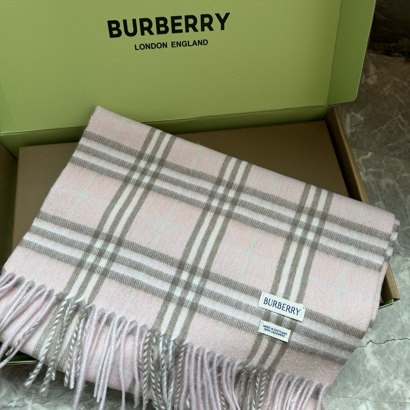 Burberry Burberry圣诞款羊绒版本金婧 张婧仪 周洁琼同款围巾新年福利苏格兰大红格围巾