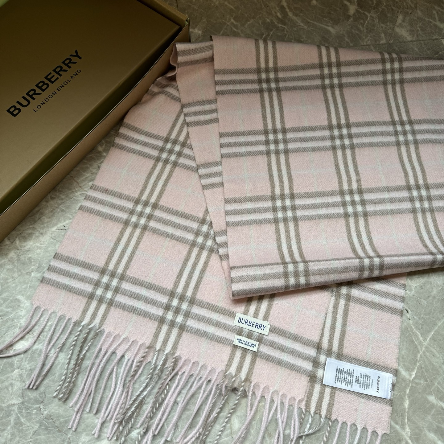 Burberry Burberry圣诞款羊绒版本金婧 张婧仪 周洁琼同款围巾新年福利苏格兰大红格围巾