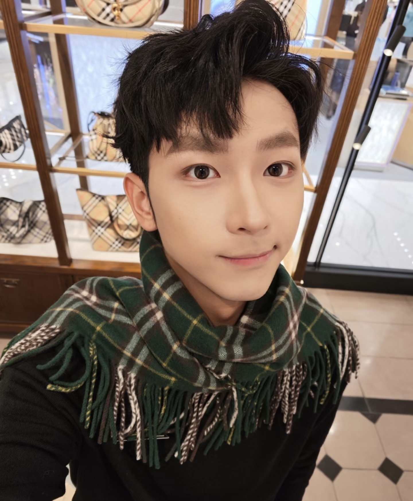 ✨✨【B家蜈蚣巾】金靖同款新品到货！采用内蒙古顶级羊绒毛，最新款男女通用情侣款👫重磅推荐💥 经典的格子，