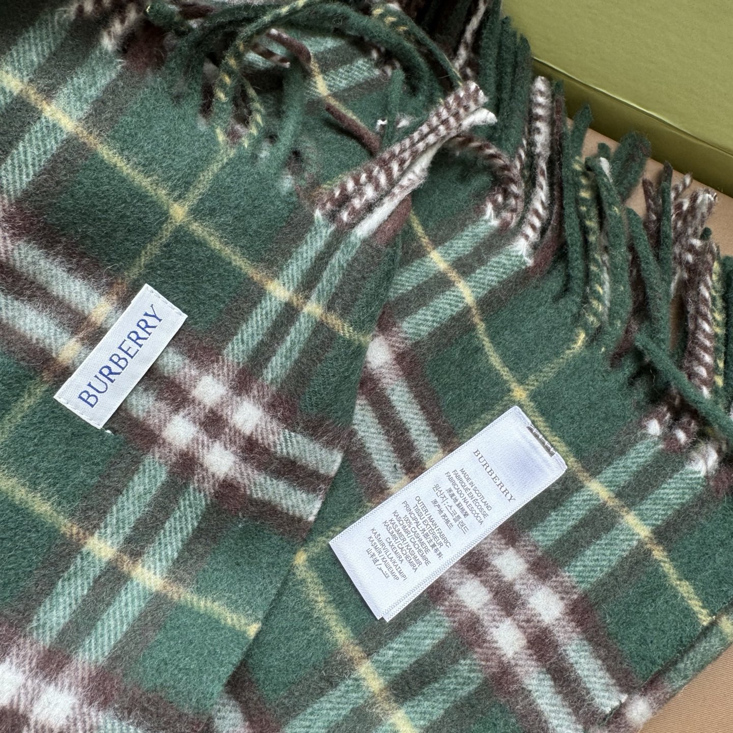 ✨✨【B家蜈蚣巾】金靖同款新品到货！采用内蒙古顶级羊绒毛，最新款男女通用情侣款👫重磅推荐💥 经典的格子，