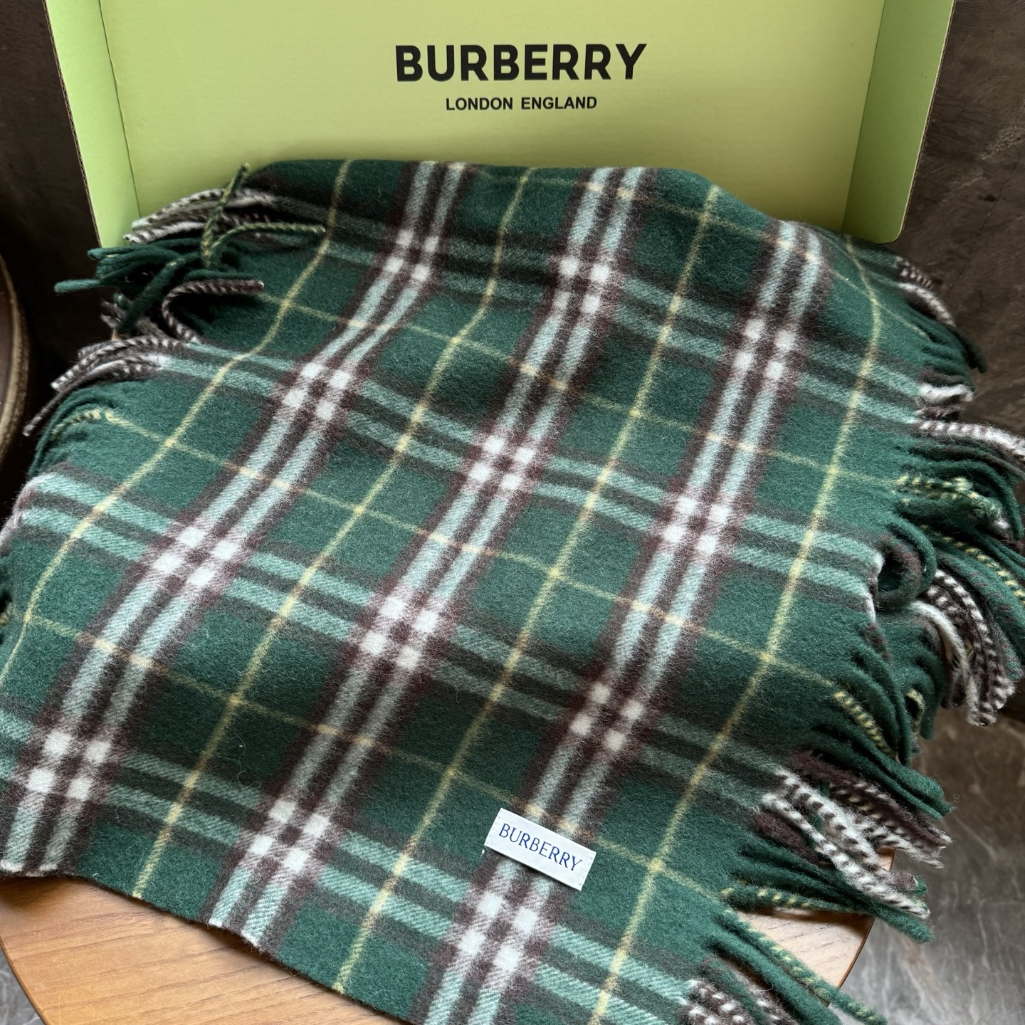 ✨✨【B家蜈蚣巾】金靖同款新品到货！采用内蒙古顶级羊绒毛，最新款男女通用情侣款👫重磅推荐💥 经典的格子，