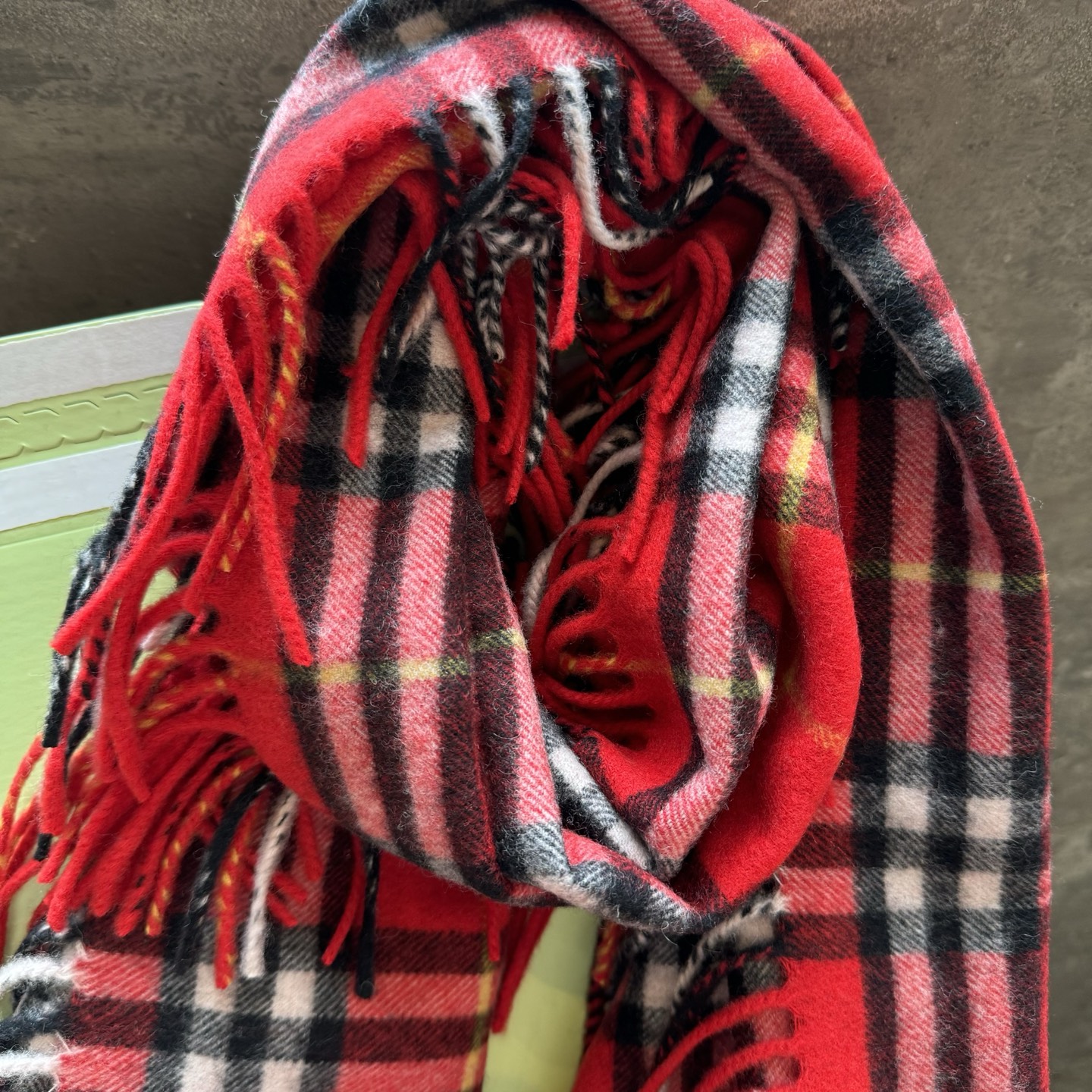 ✨✨【B家蜈蚣巾】金靖同款新品到货！采用内蒙古顶级羊绒毛，最新款男女通用情侣款👫重磅推荐💥 经典的格子，