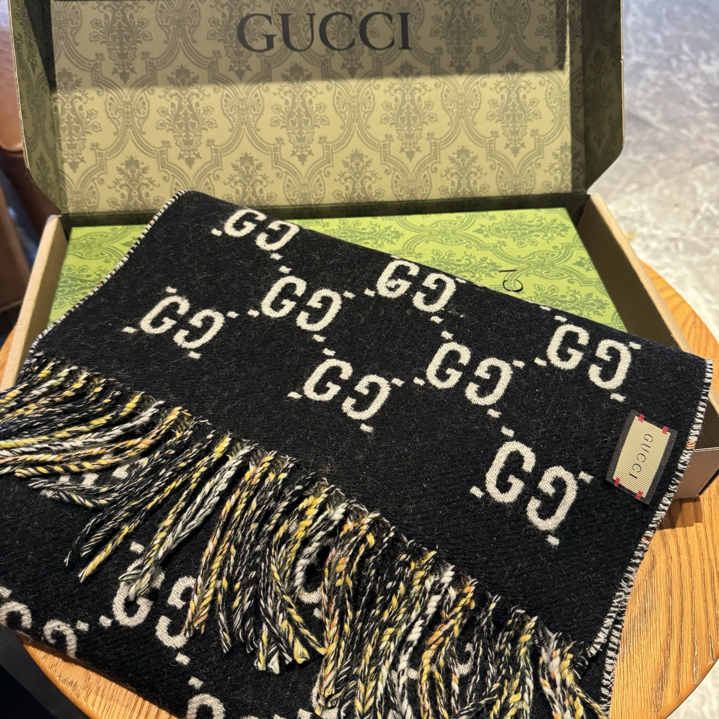 Gucci · 古奇经典羊绒围巾❗来个硬货.麻溜的安排上.纯正出口❗原订单已经交货一批，其中一批刚过海关