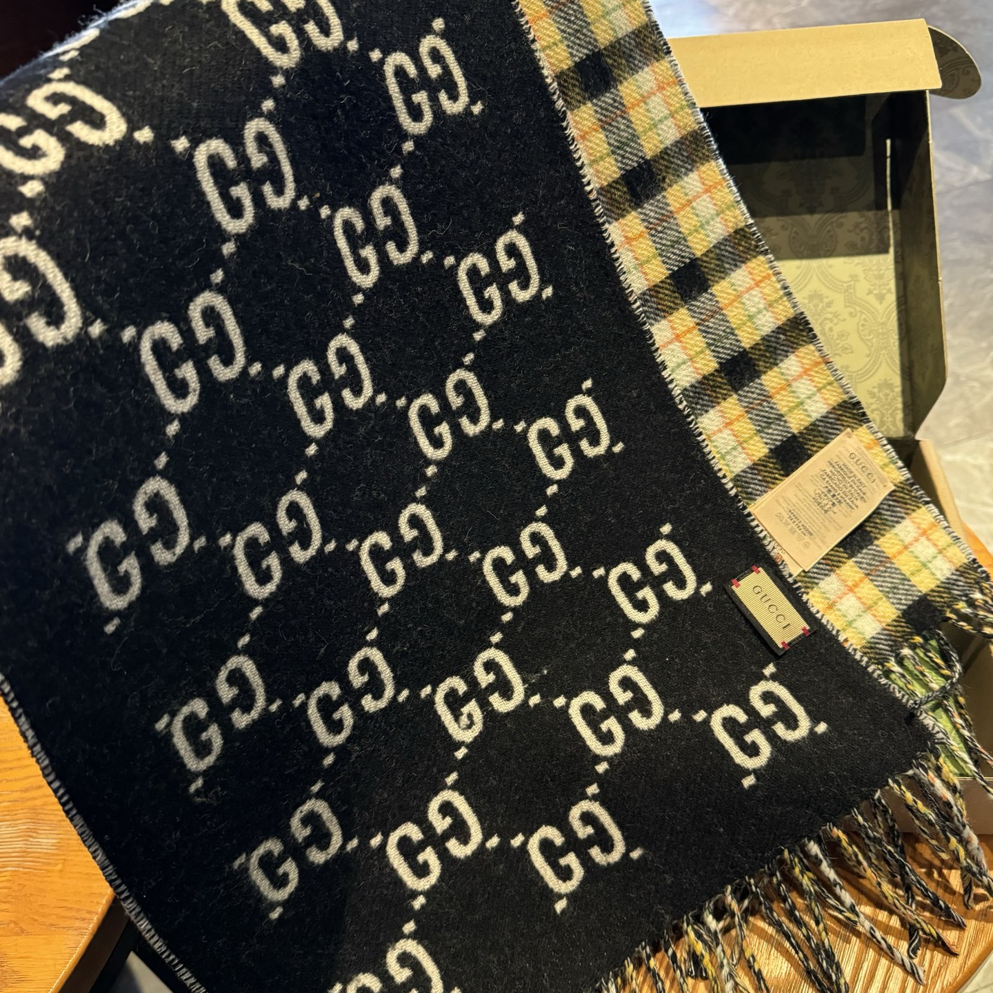 Gucci · 古奇经典羊绒围巾❗来个硬货.麻溜的安排上.纯正出口❗原订单已经交货一批，其中一批刚过海关