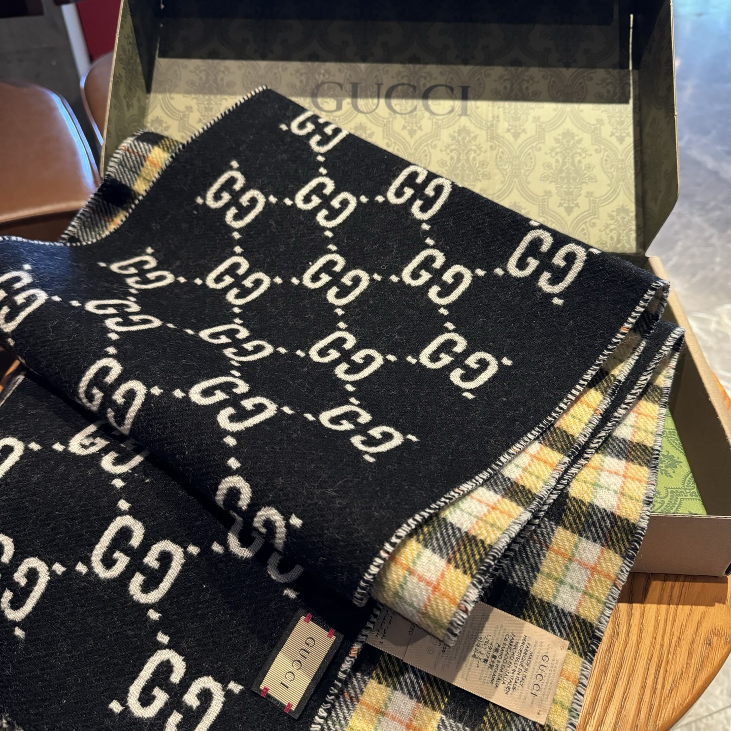 Gucci · 古奇经典羊绒围巾❗来个硬货.麻溜的安排上.纯正出口❗原订单已经交货一批，其中一批刚过海关