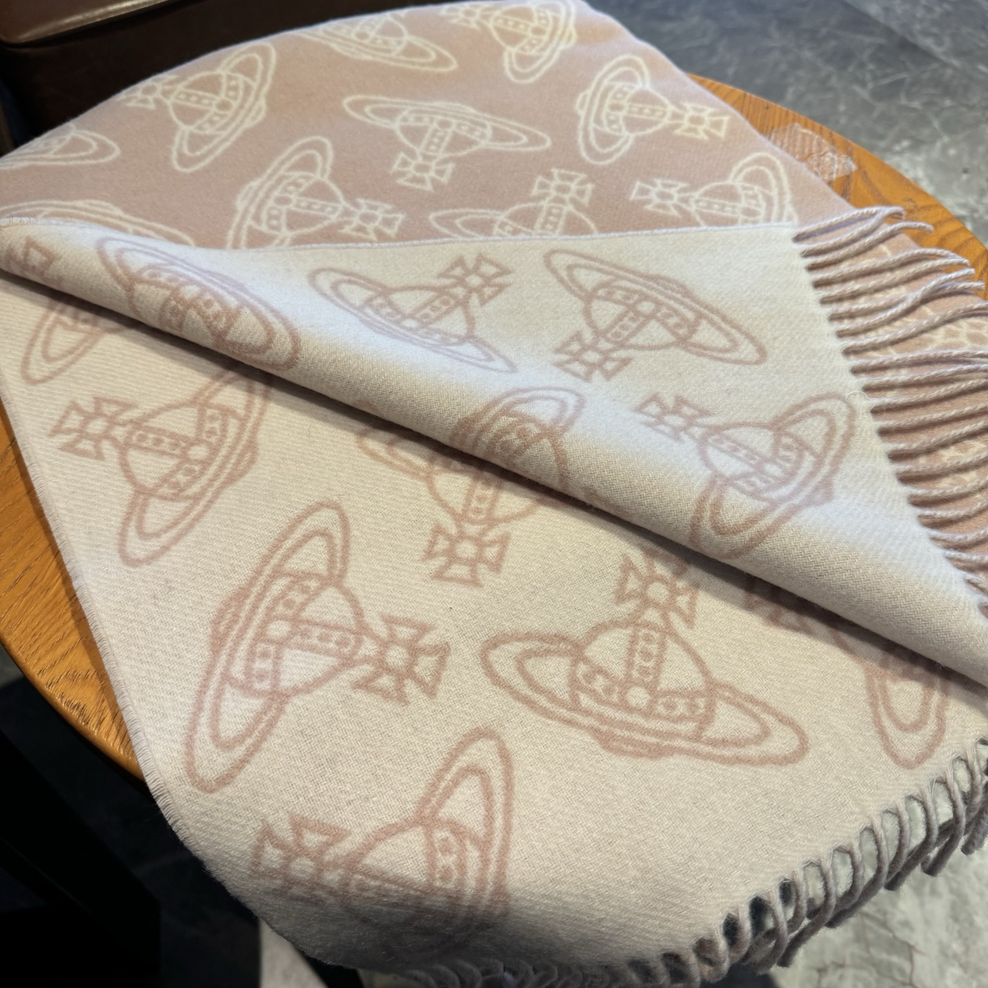 新色到✨✨英国朋克教母“西太后Vivienne Westwood”最爱的土星❗❗从精神上，Vivenne