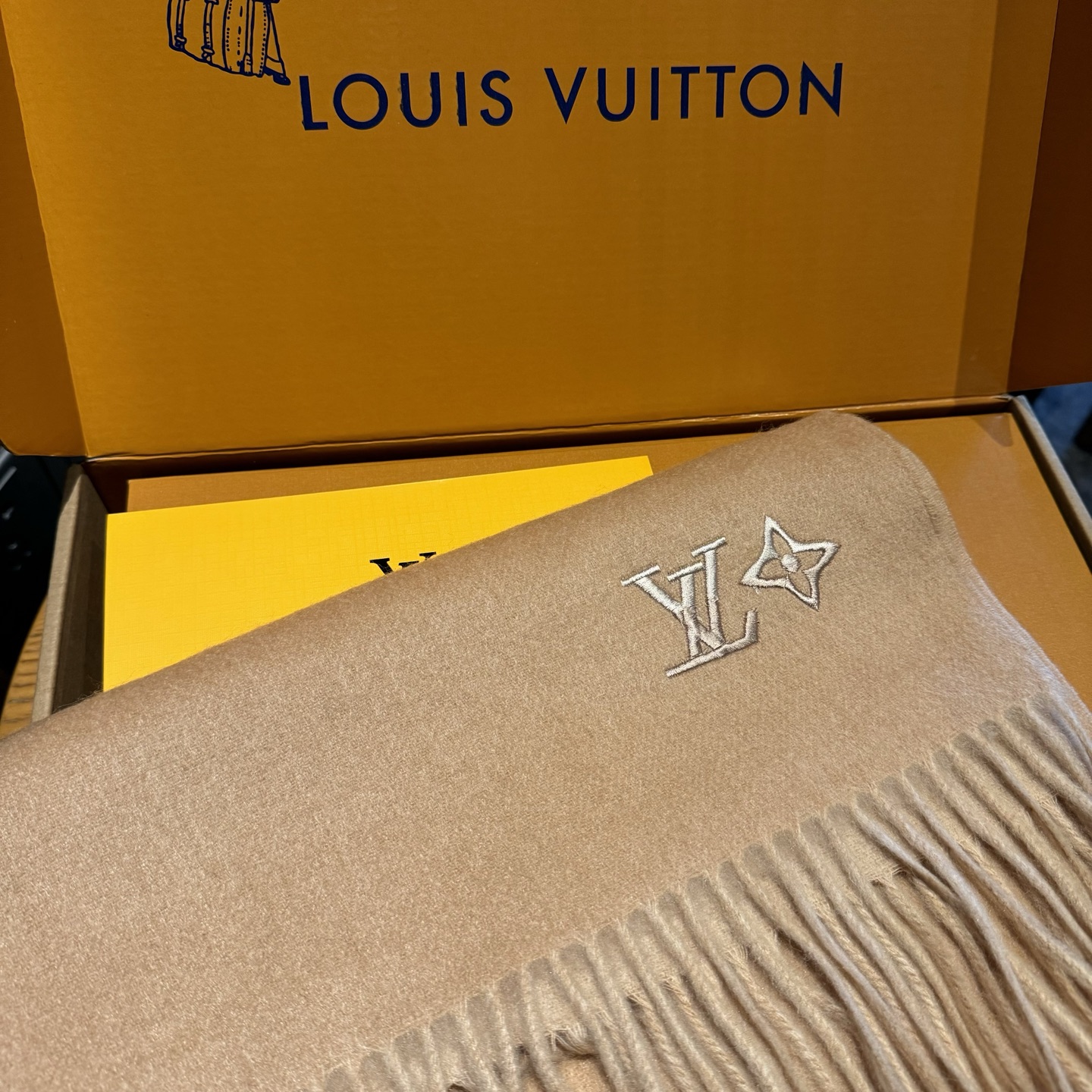 ✨✨怒赞自留，难得的高端男款‼️家属福利‼️LV非常正的男士围巾~面料大爱，非常柔软细腻舒服，‼️大气简