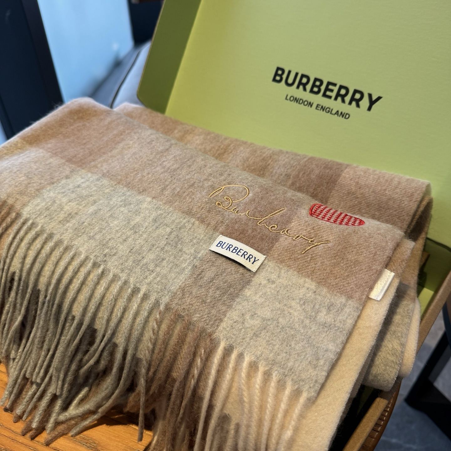 🆕Burberry ·巴宝莉爱心款💗❗️大B家新品围巾披肩‮磅重‬来了❗️bur原单殿堂‮皇级‬室最新款