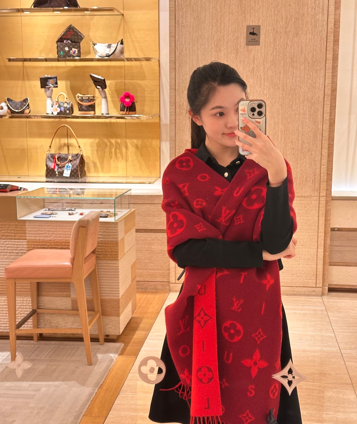 【REYKJAVIK 2.0围巾】缤纷刺绣Reykiavik 2.0 围巾为柔软山羊绒标注Monogra