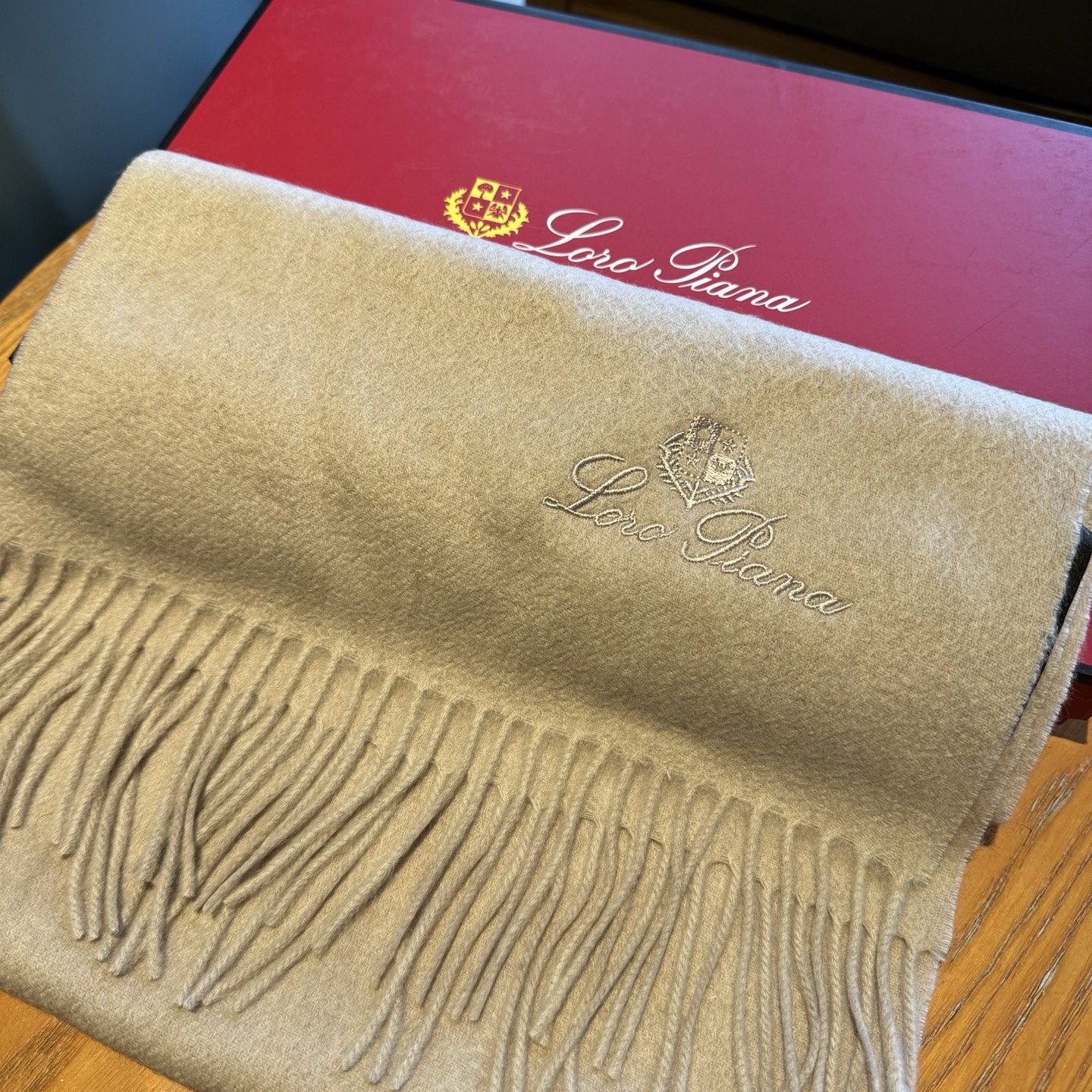 Loro Piana · 诺悠翩雅秋冬新品❗️【极品山羊绒小围巾】送人自留都太高大上了😍重磅上新，爆款爆