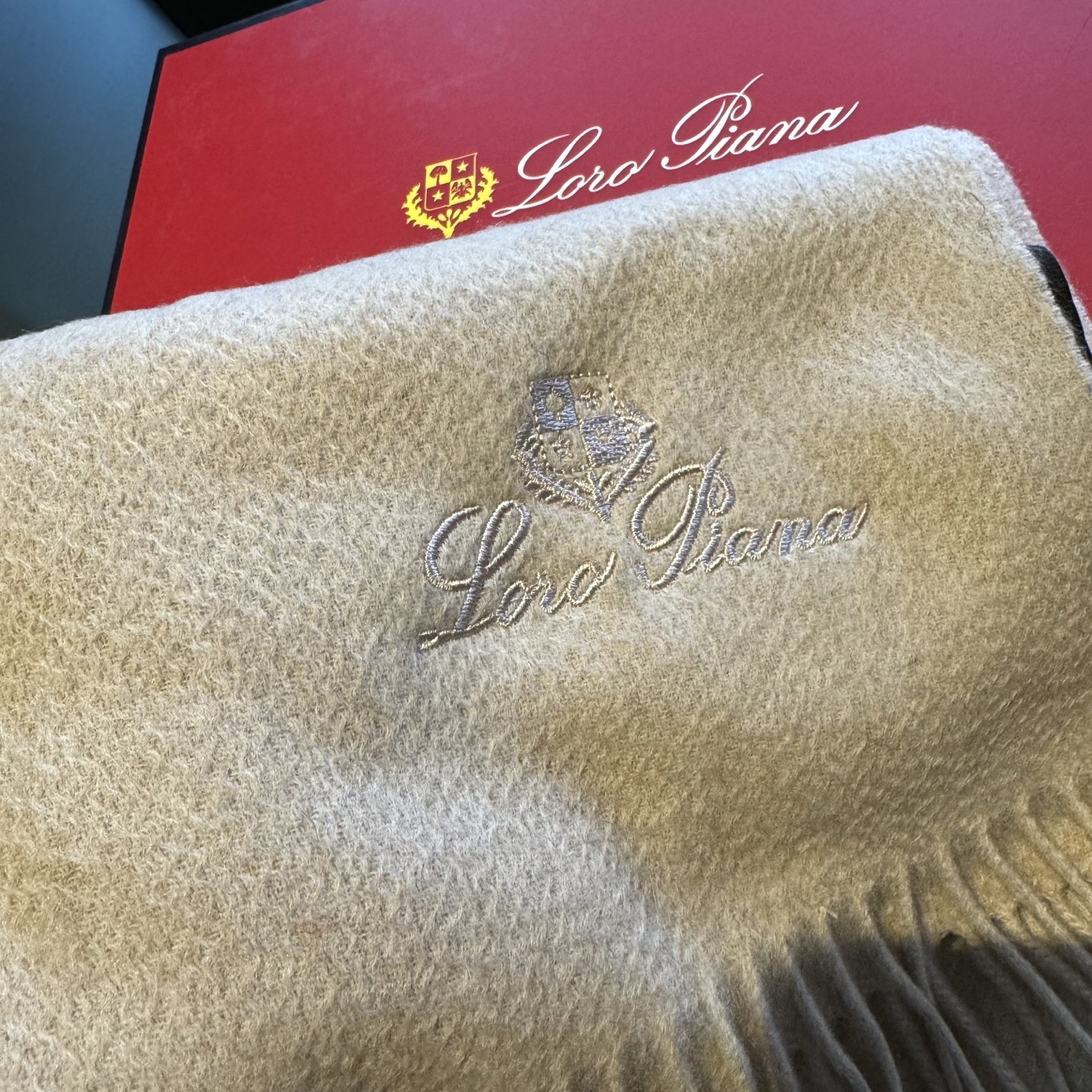 Loro Piana · 诺悠翩雅秋冬新品❗️【极品山羊绒小围巾】送人自留都太高大上了😍重磅上新，爆款爆